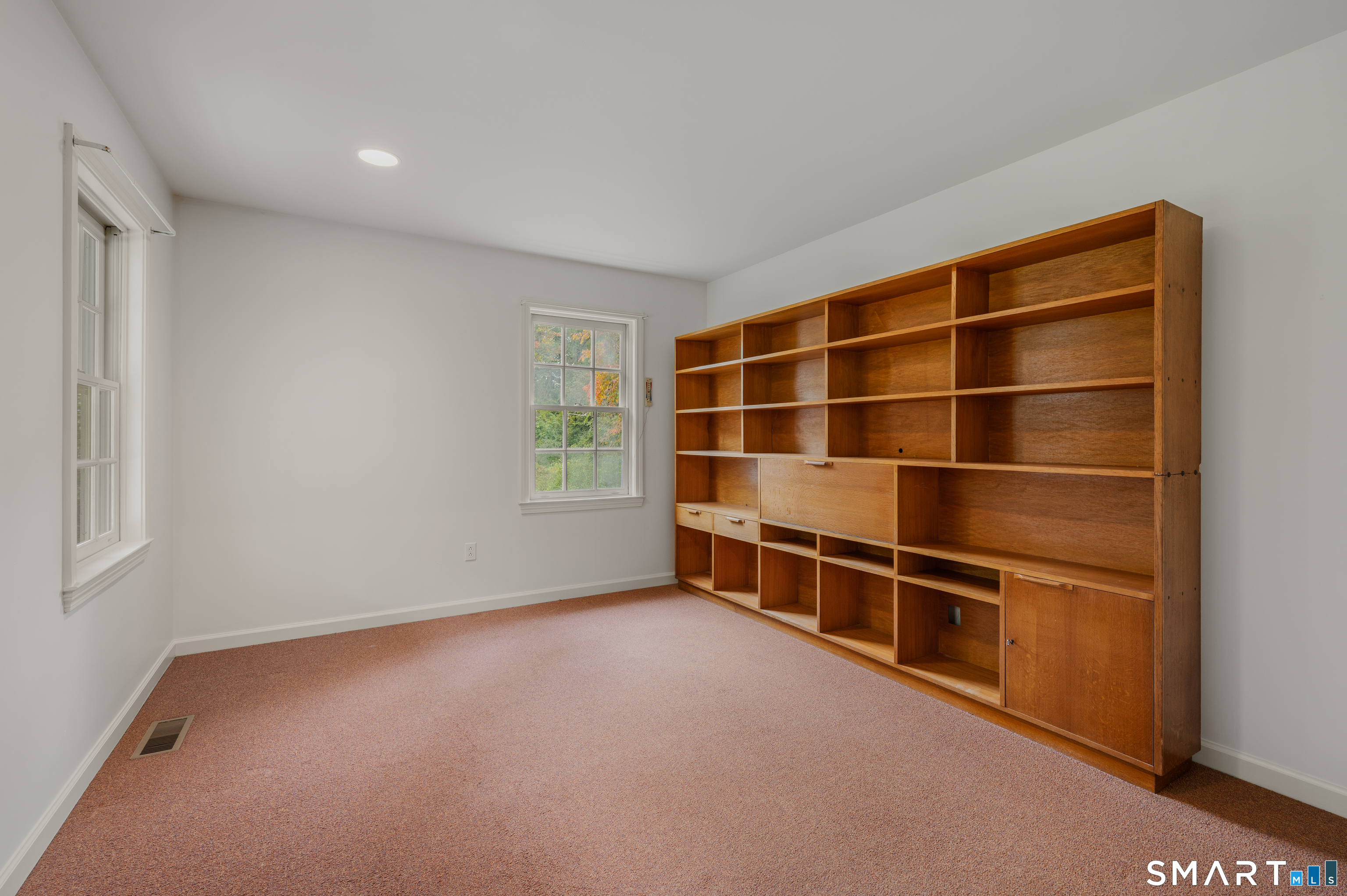 440 West Road Property Photo 14