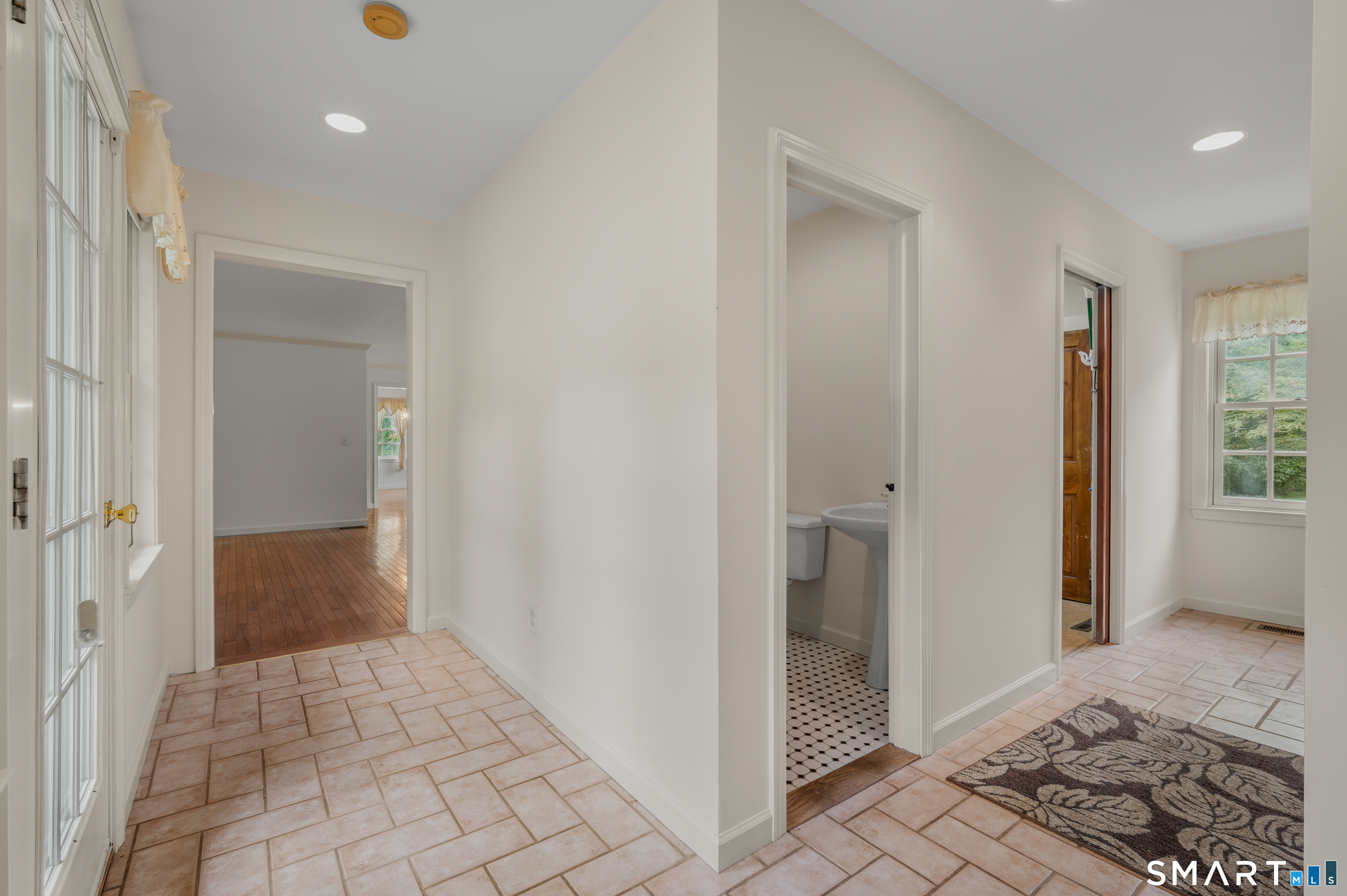 440 West Road Property Photo 16