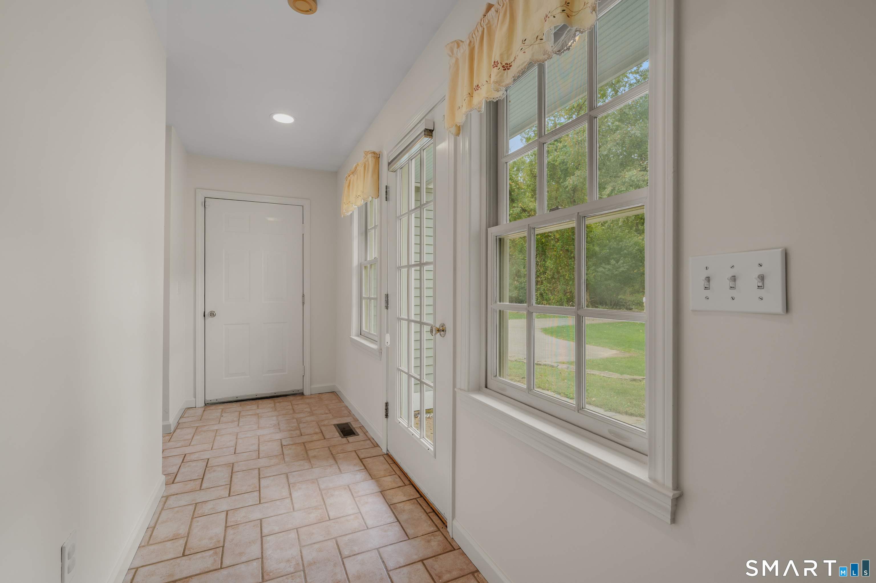 440 West Road Property Photo 17