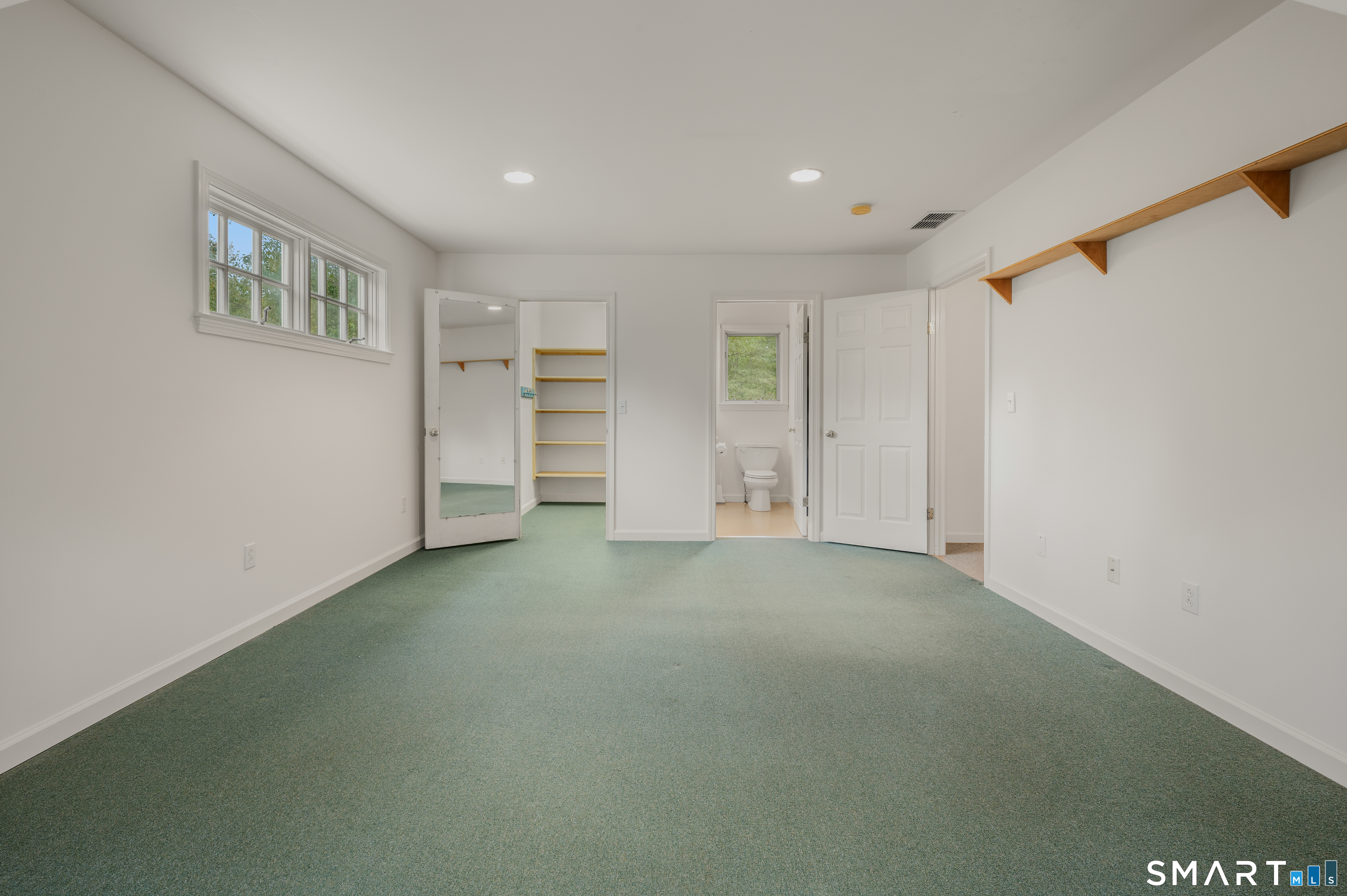 440 West Road Property Photo 19