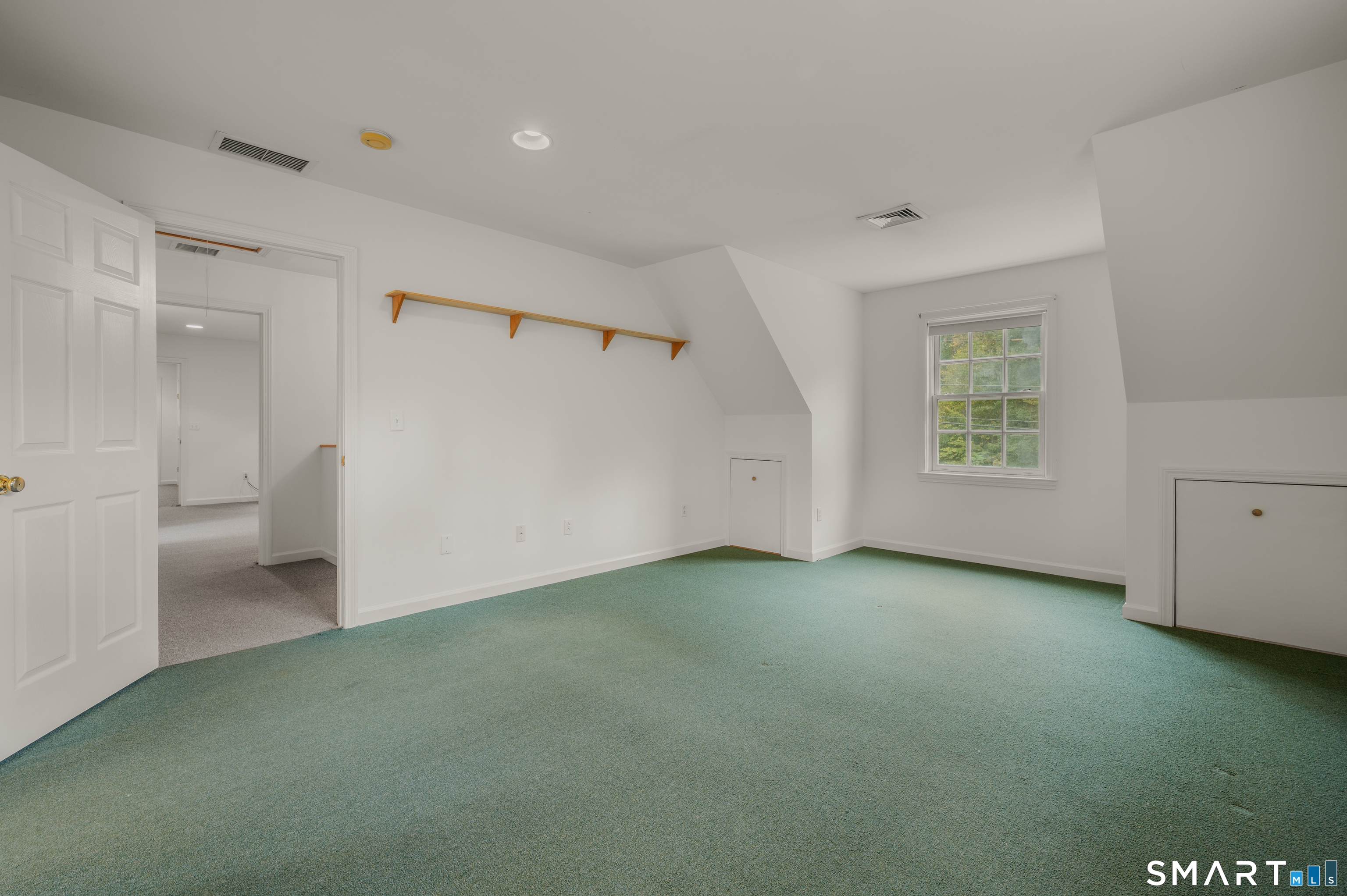 440 West Road Property Photo 20