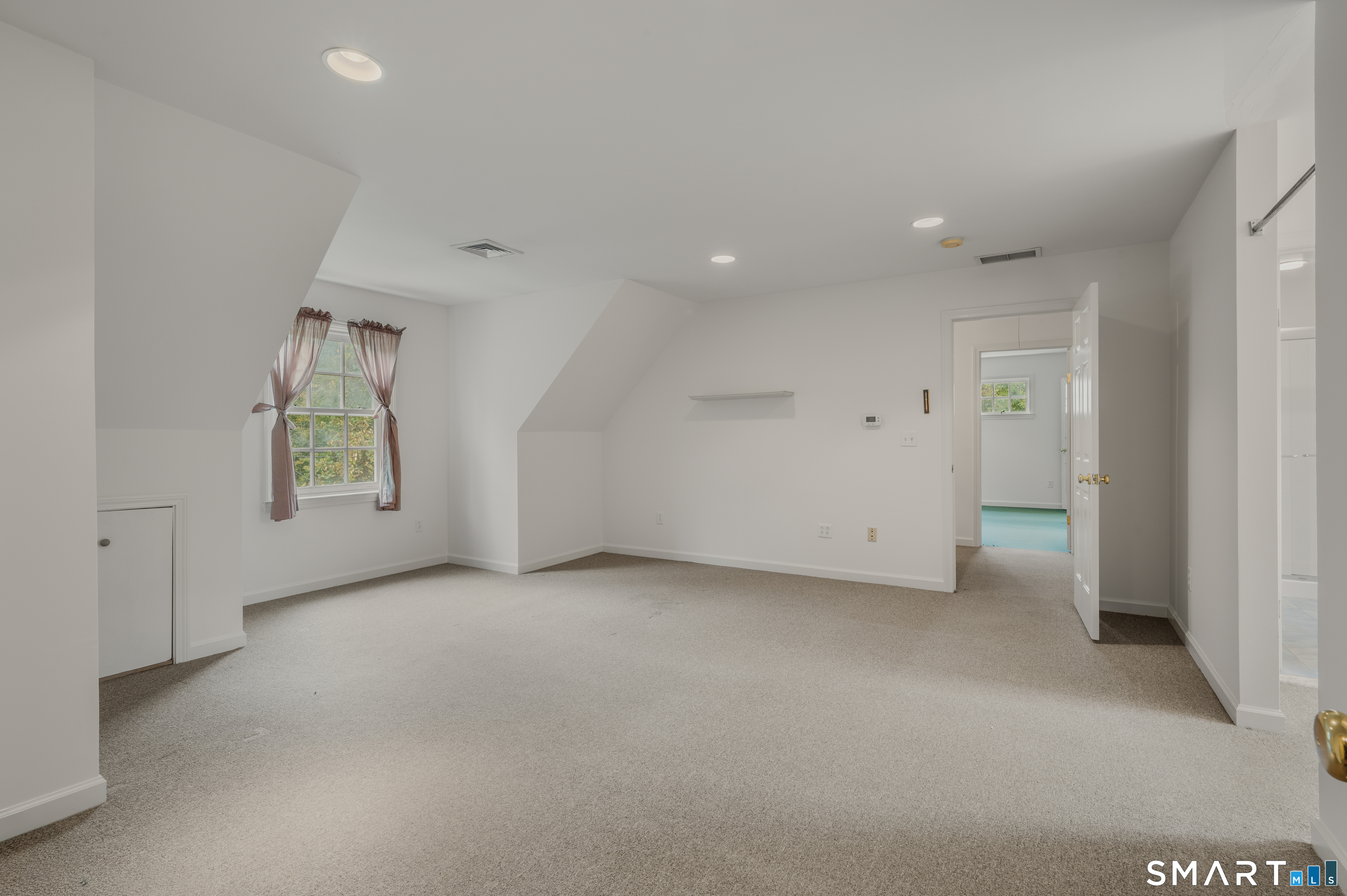 440 West Road Property Photo 21