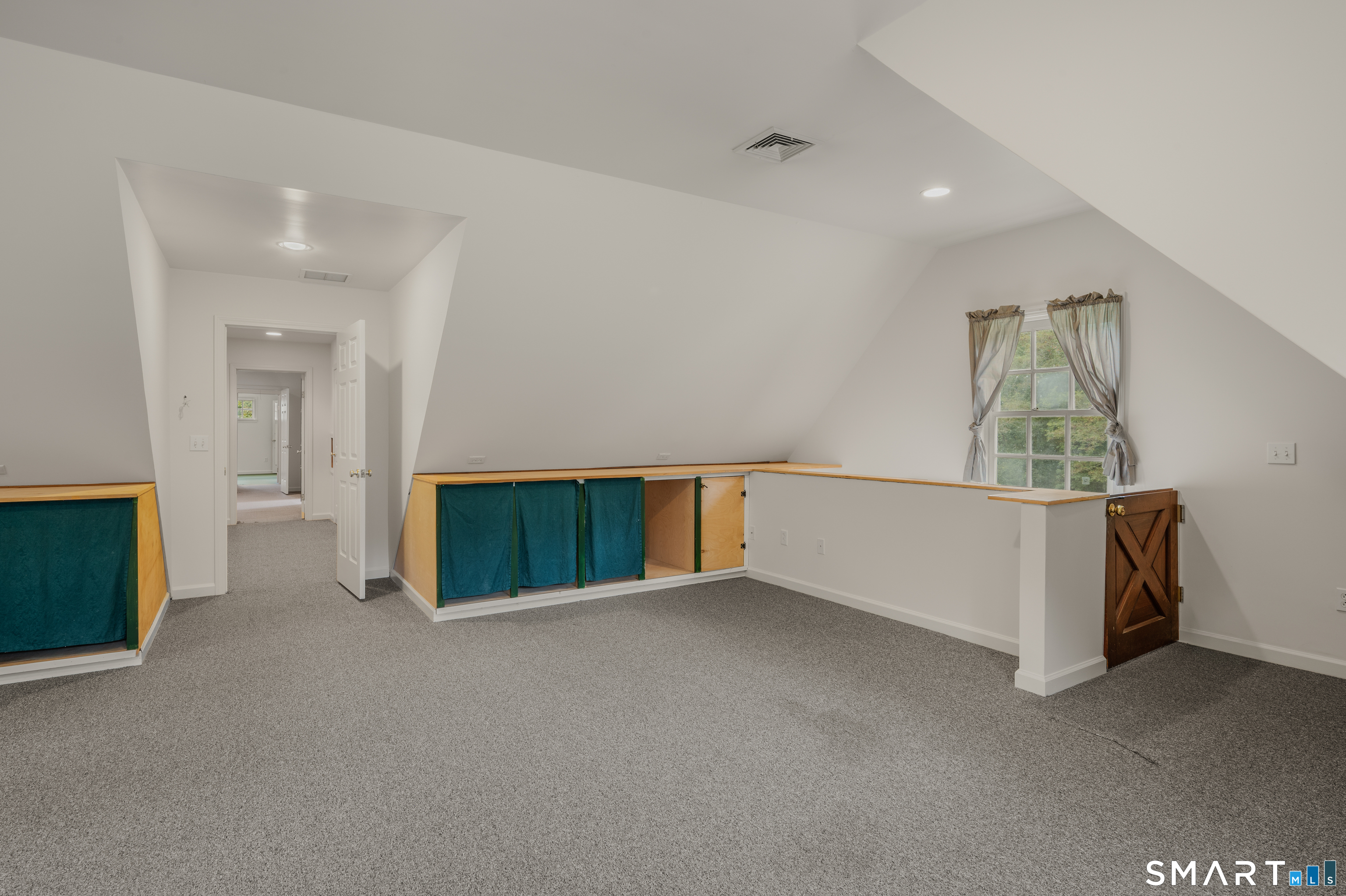 440 West Road Property Photo 27
