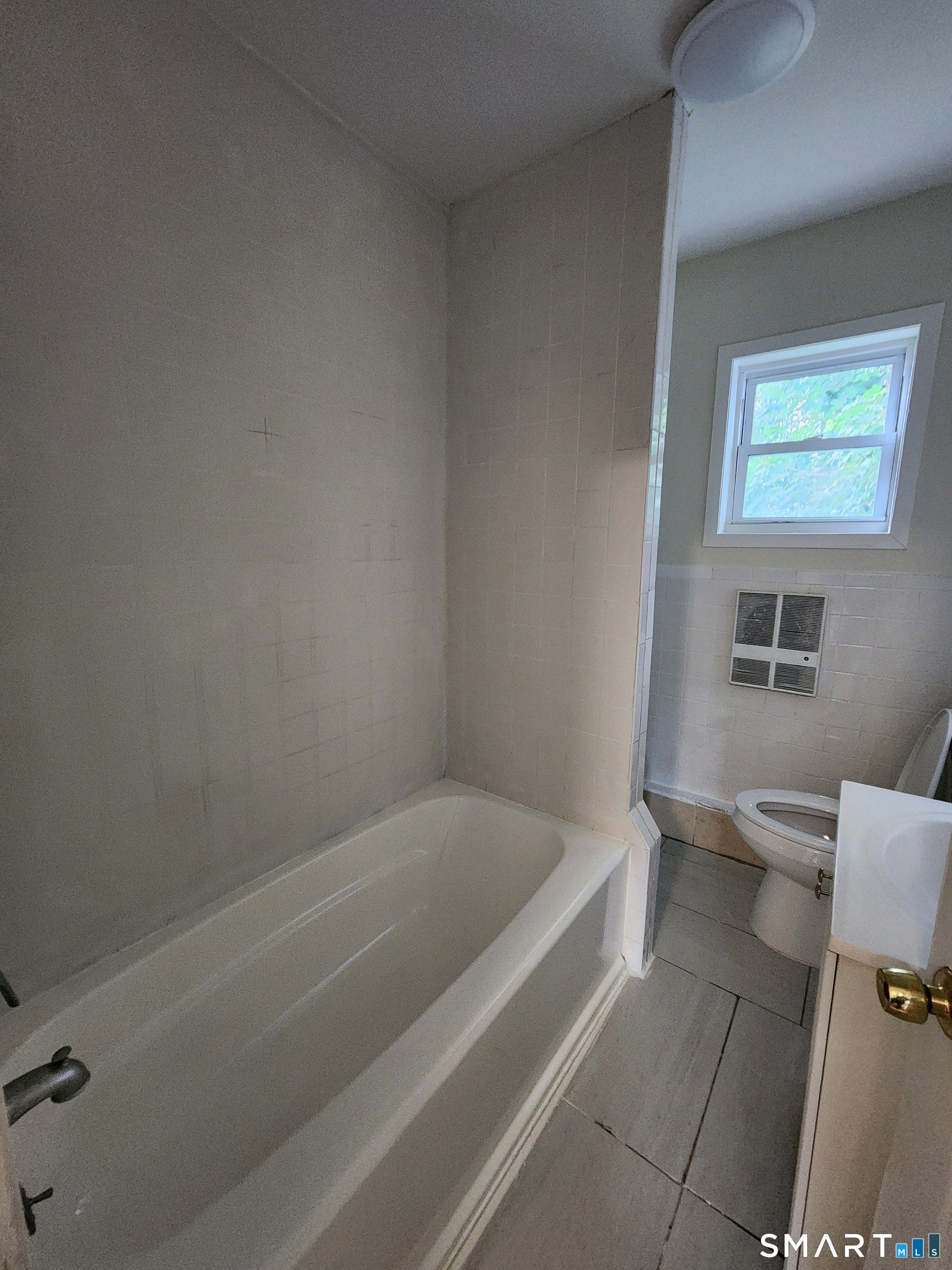 40 Adams 2nd Fl Avenue Property Photo 6