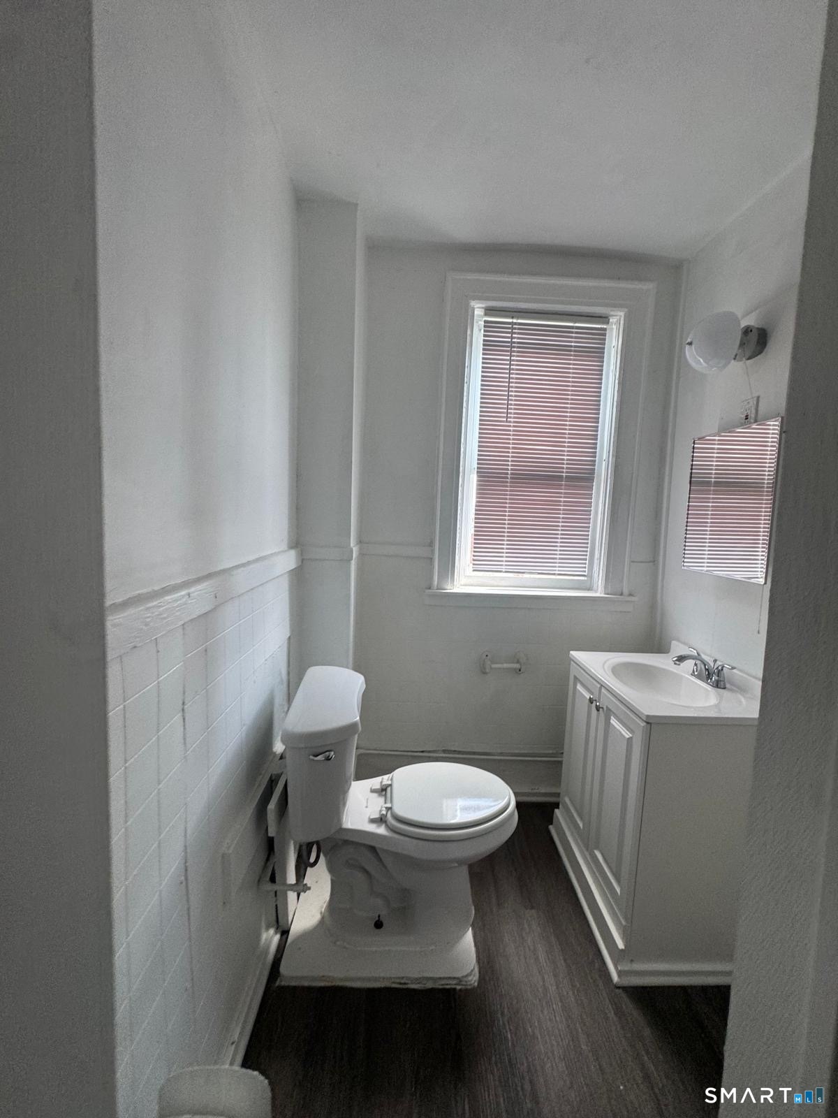86 Pequonnock 49 Street Property Photo 5