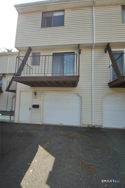 839 Blackstone 839 Village Property Photo 3