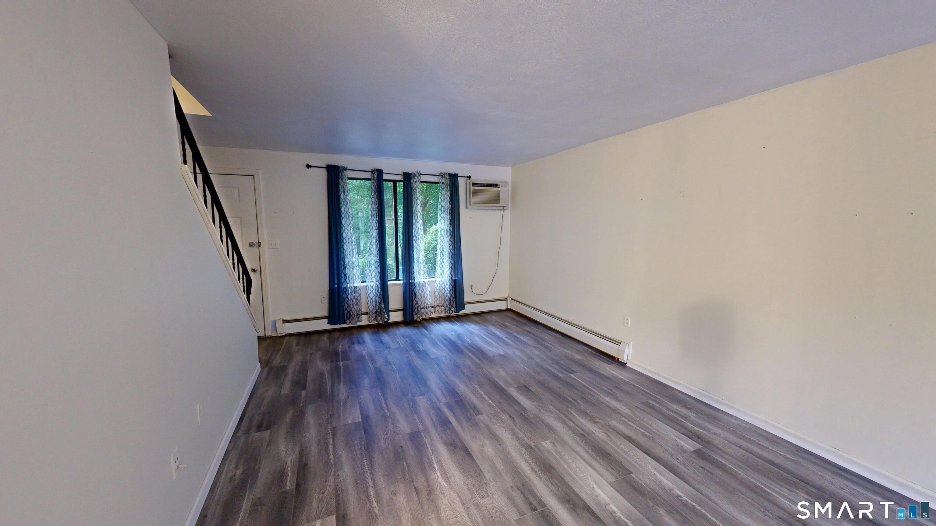 839 Blackstone 839 Village Property Photo 6