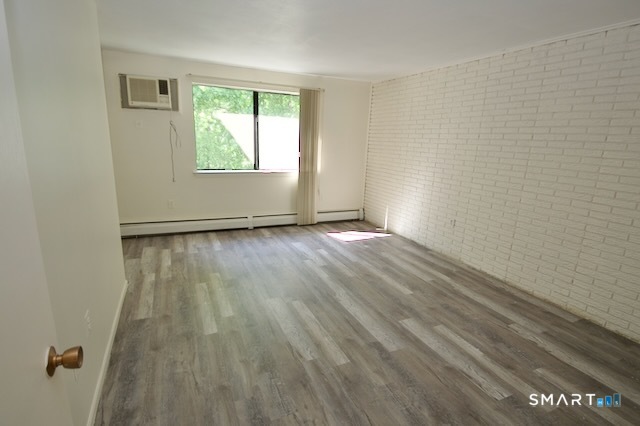 839 Blackstone 839 Village Property Photo 14