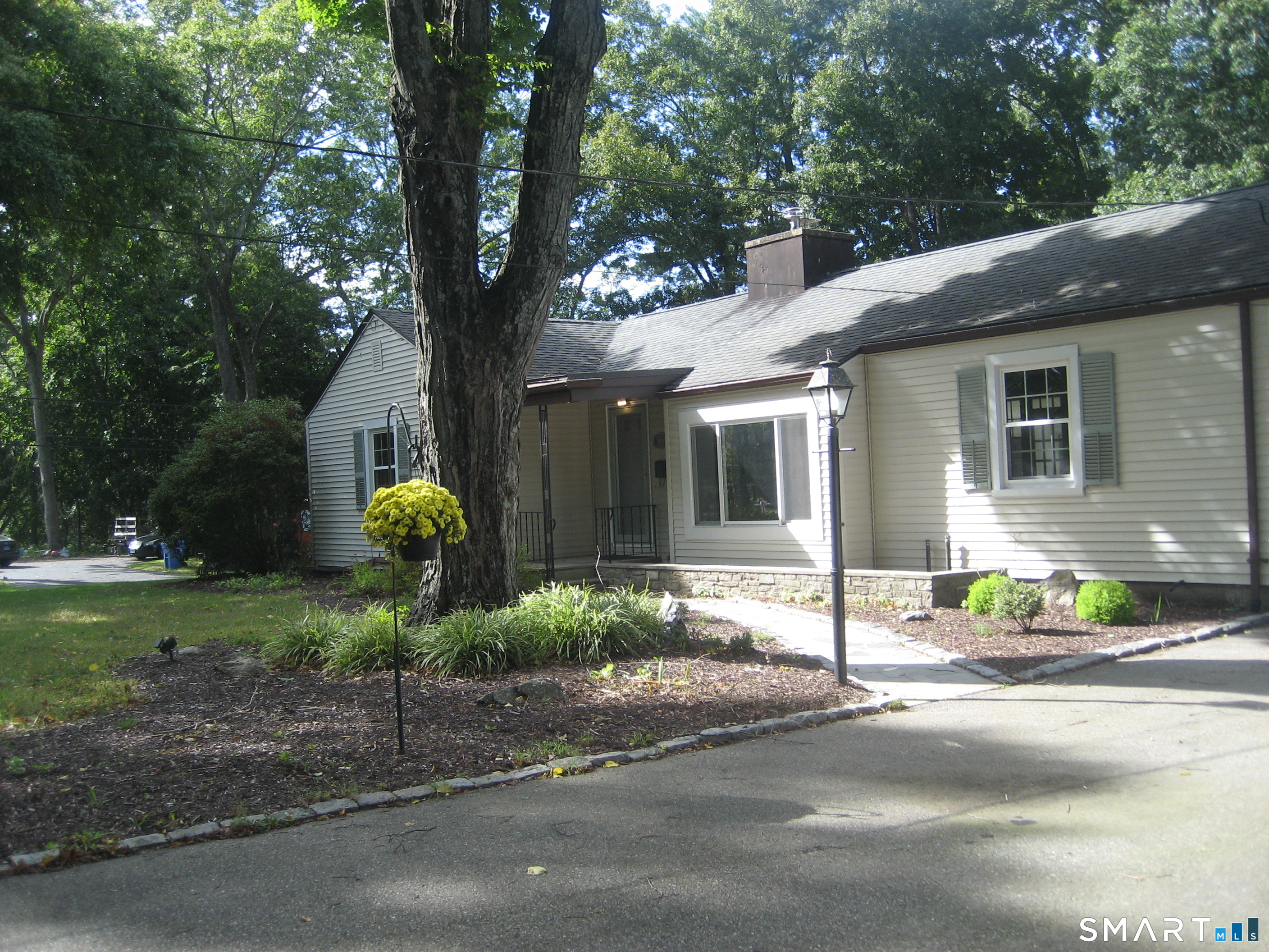 60 Mohegan Road Property Photo 2