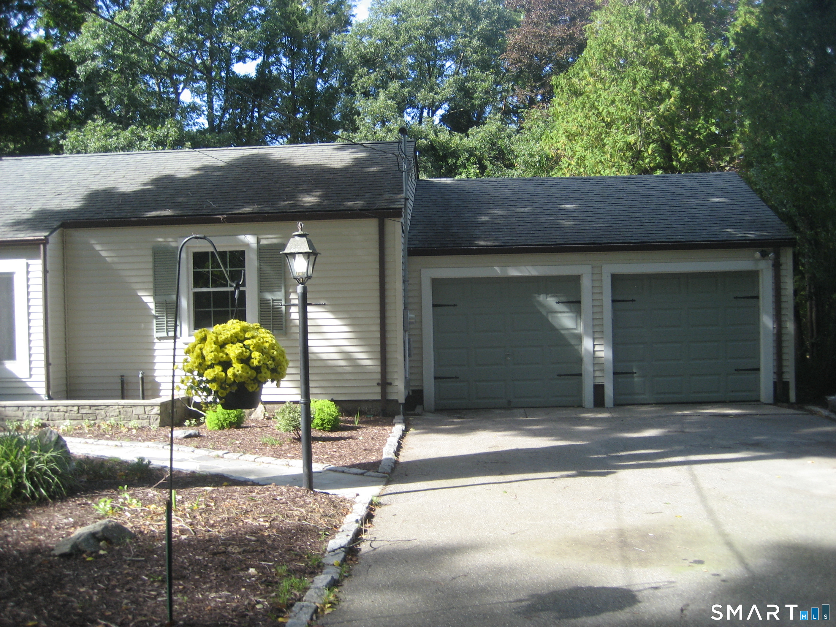 60 Mohegan Road Property Photo 3