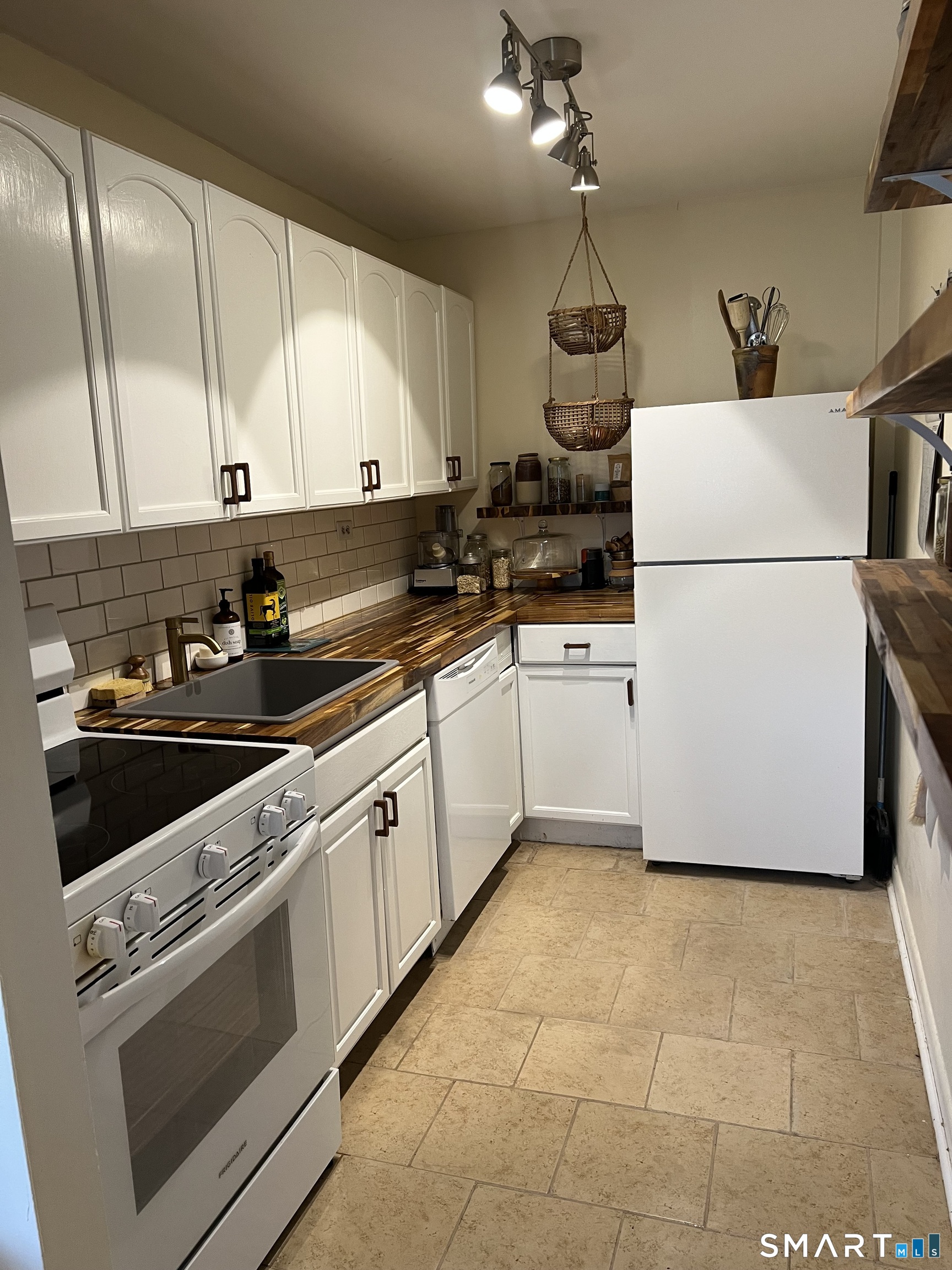 40 Owen E11 Street Property Photo 2