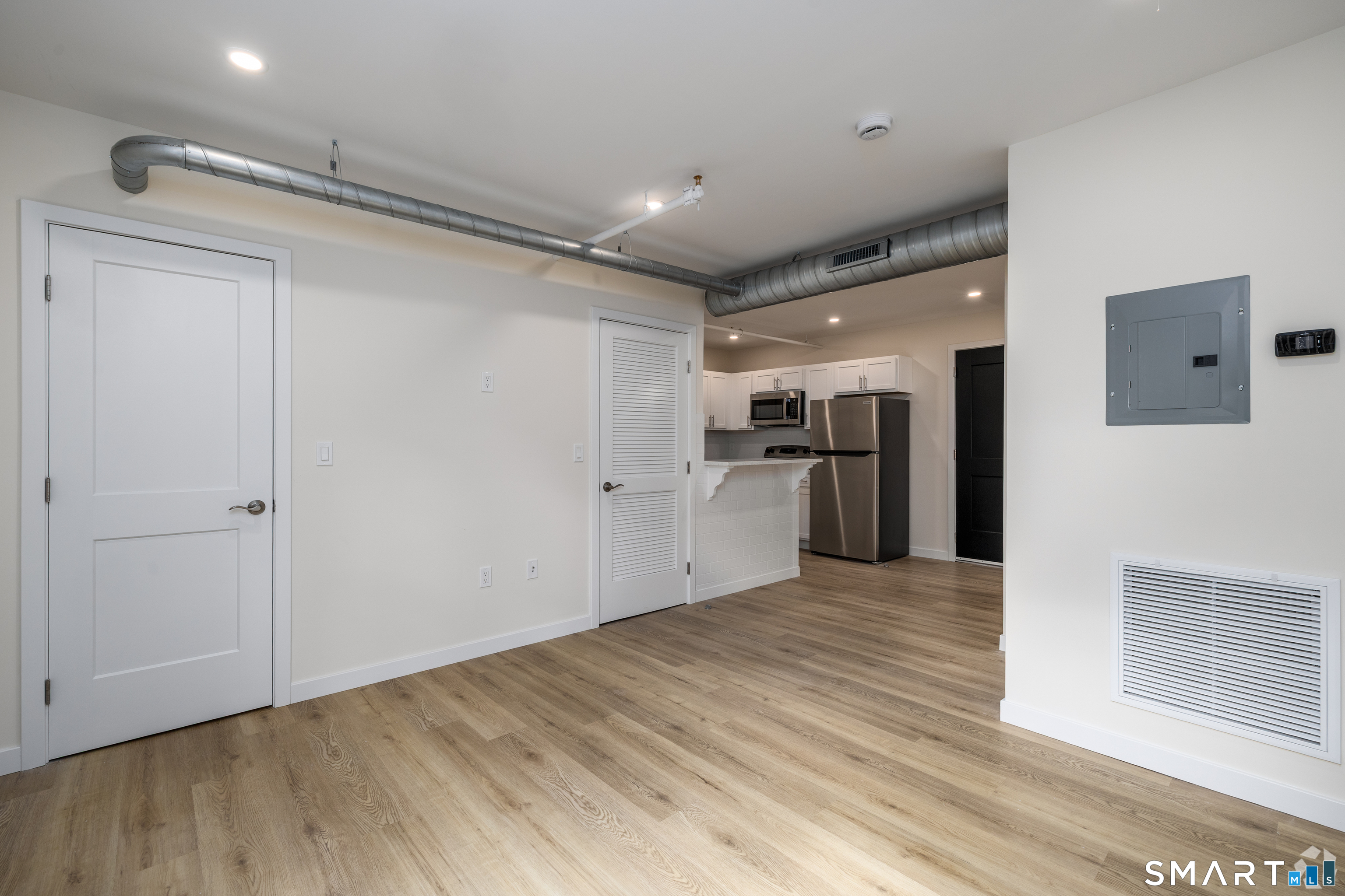 584 Main A Street Property Photo 3