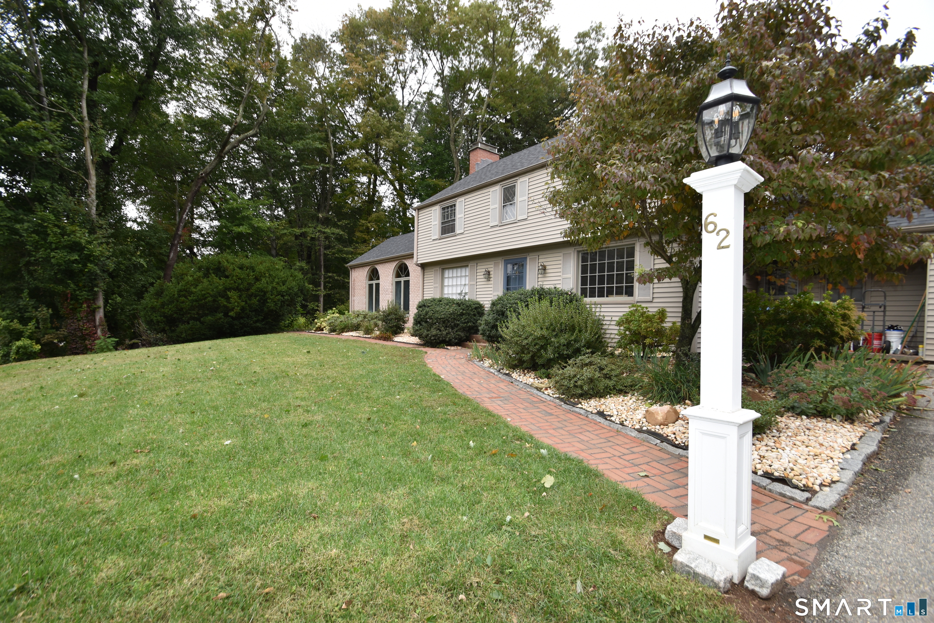 62 Buttonball Lane Property Photo 4