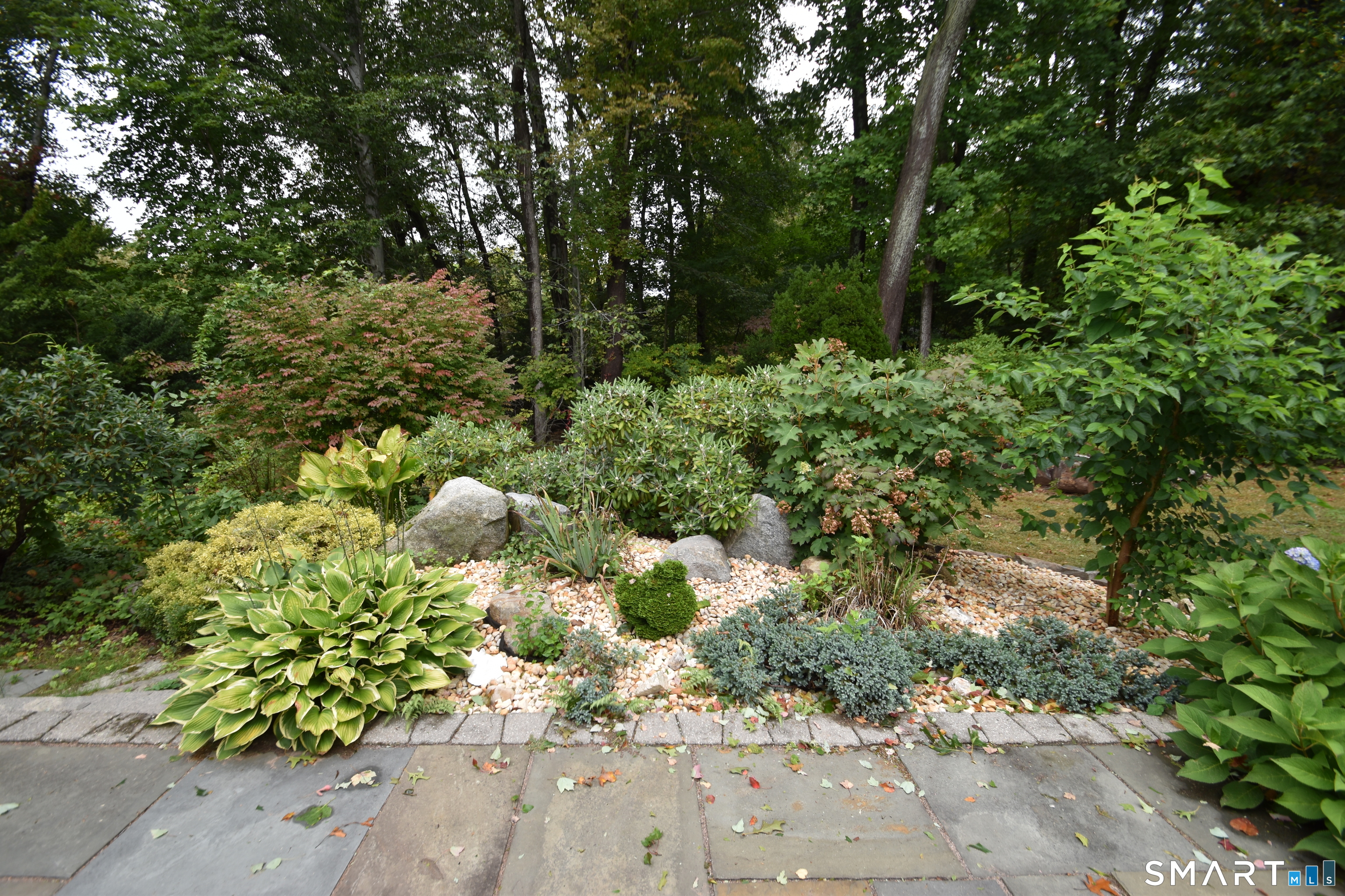 62 Buttonball Lane Property Photo 5