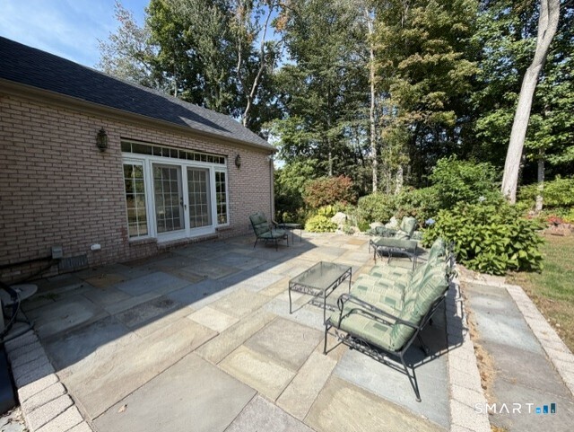 62 Buttonball Lane Property Photo 7