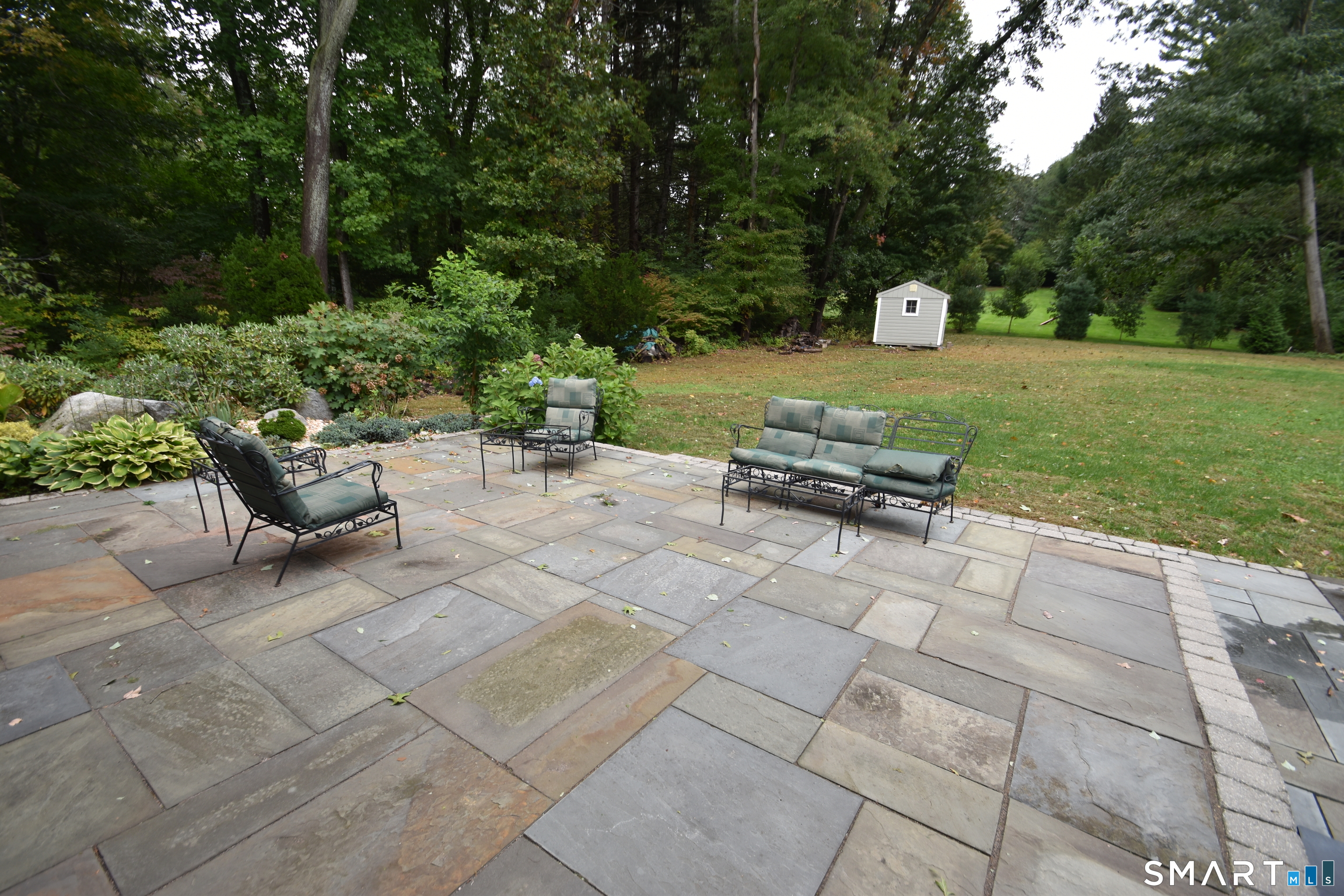 62 Buttonball Lane Property Photo 11
