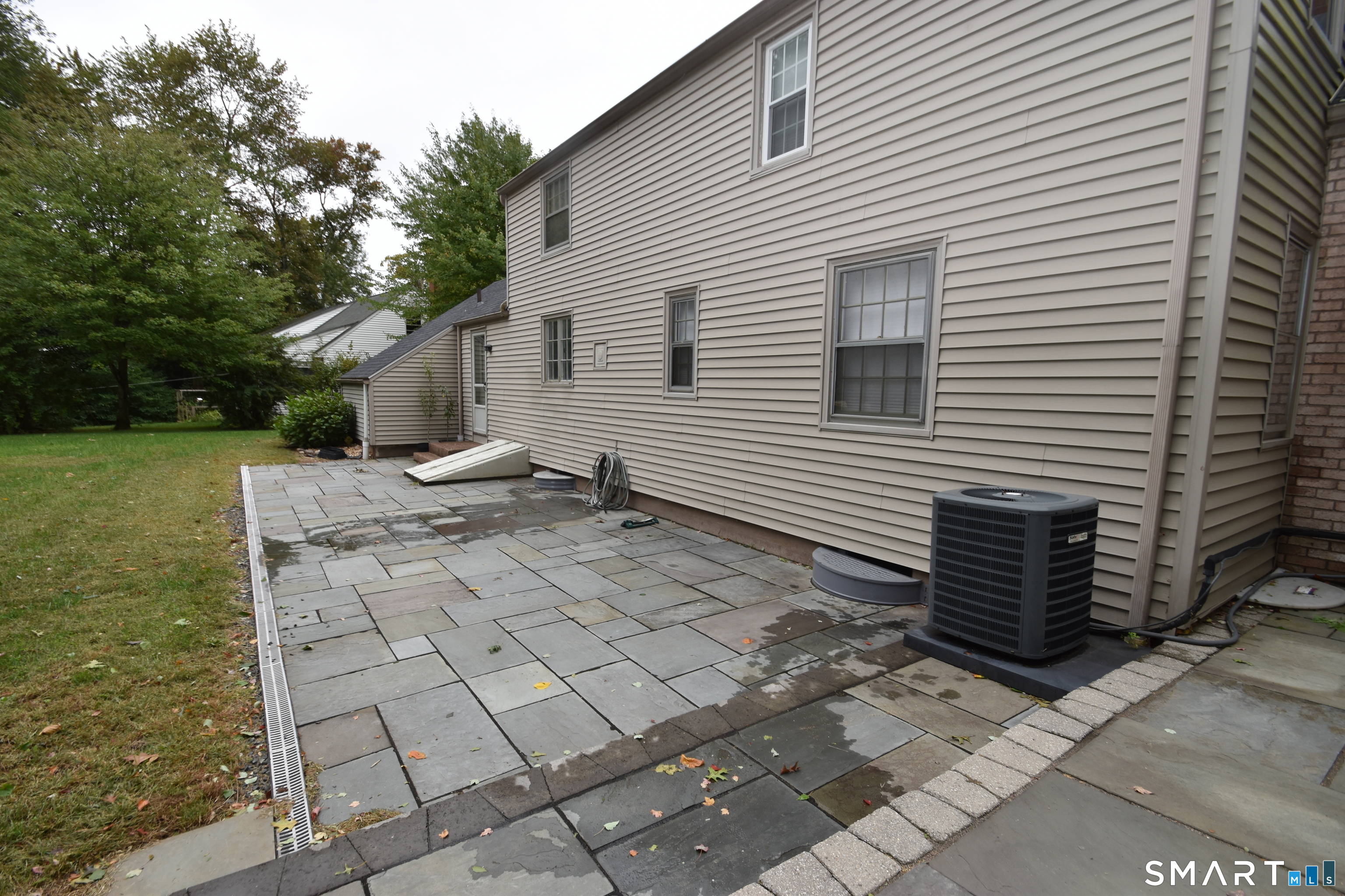 62 Buttonball Lane Property Photo 12