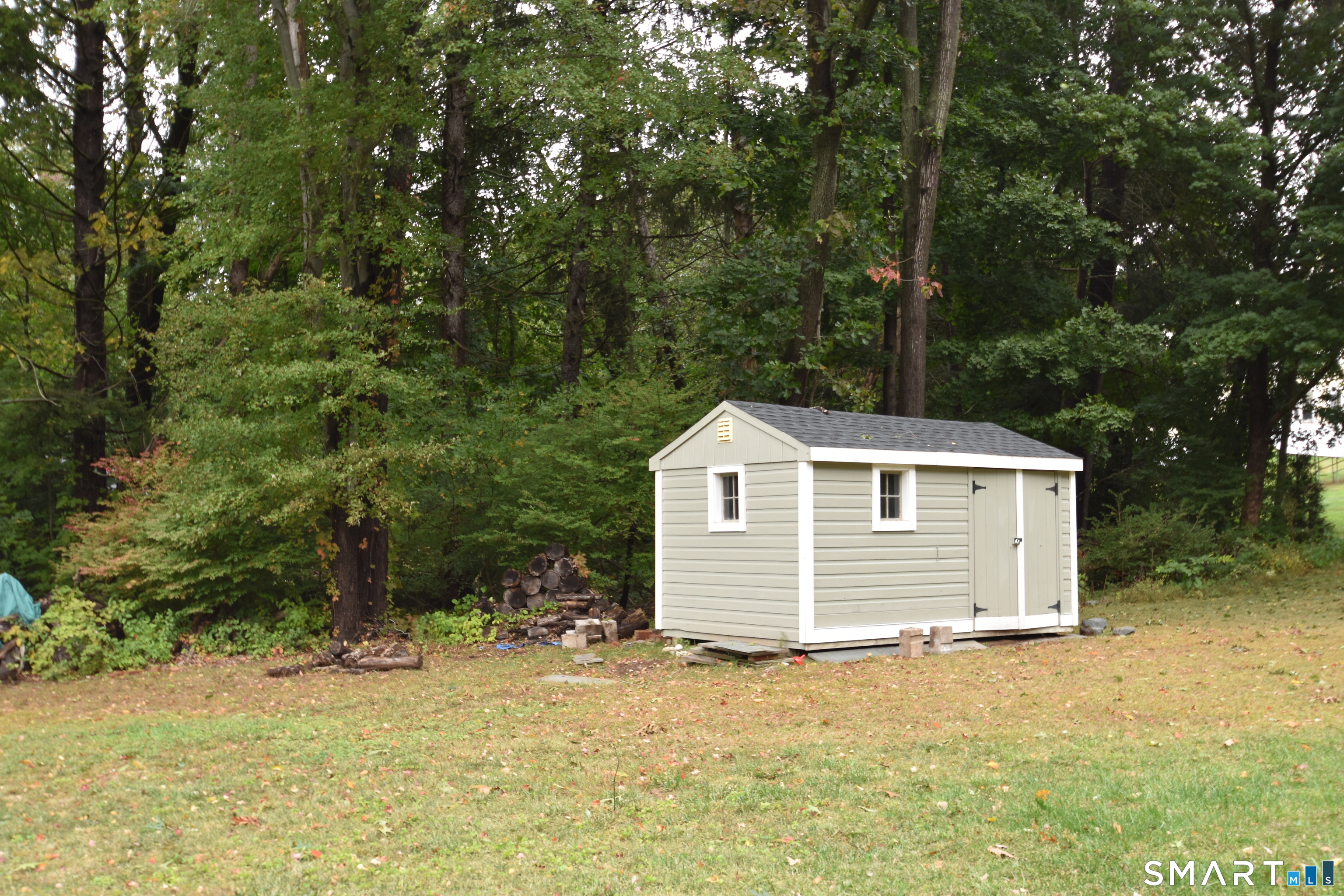 62 Buttonball Lane Property Photo 14