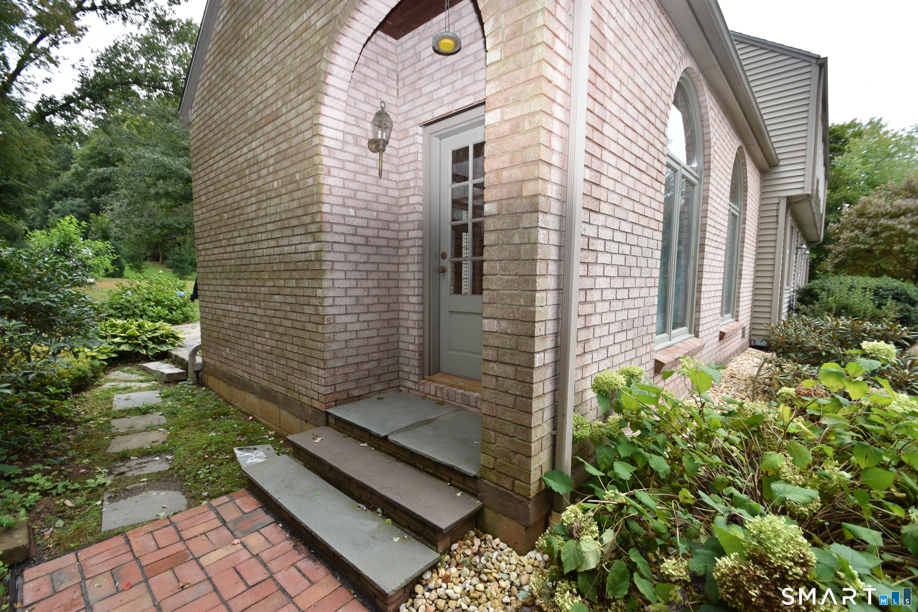 62 Buttonball Lane Property Photo 15