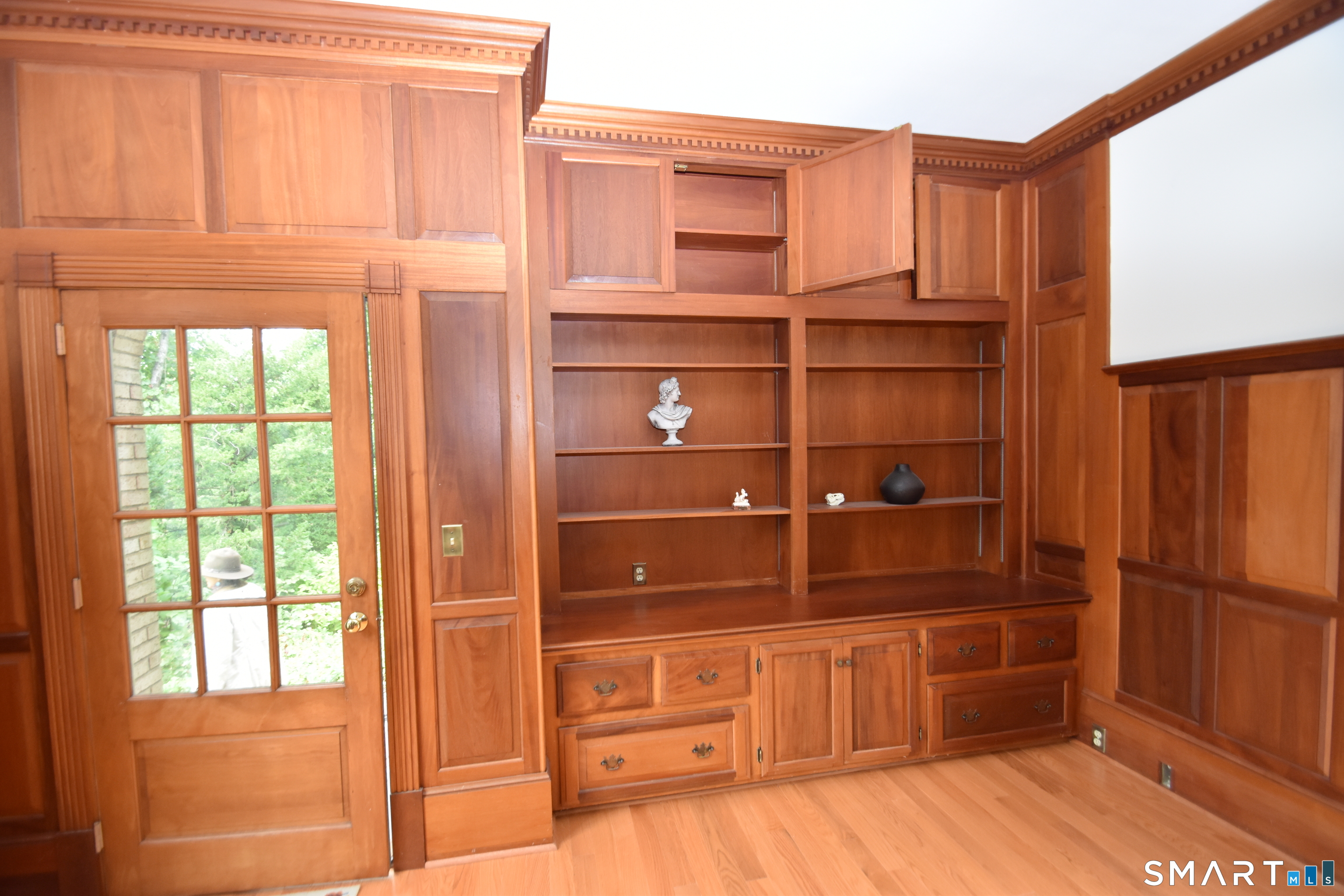 62 Buttonball Lane Property Photo 17