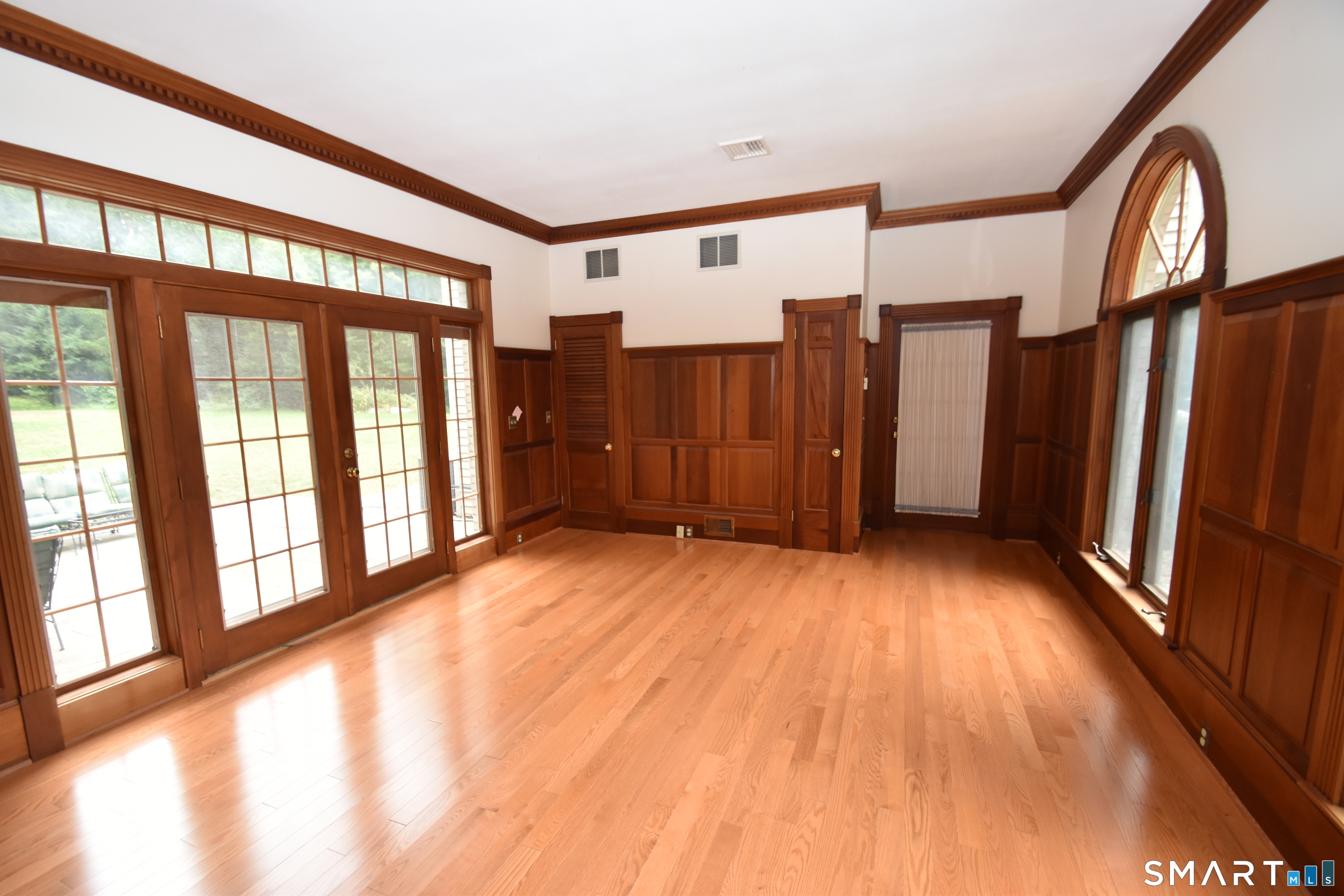 62 Buttonball Lane Property Photo 22
