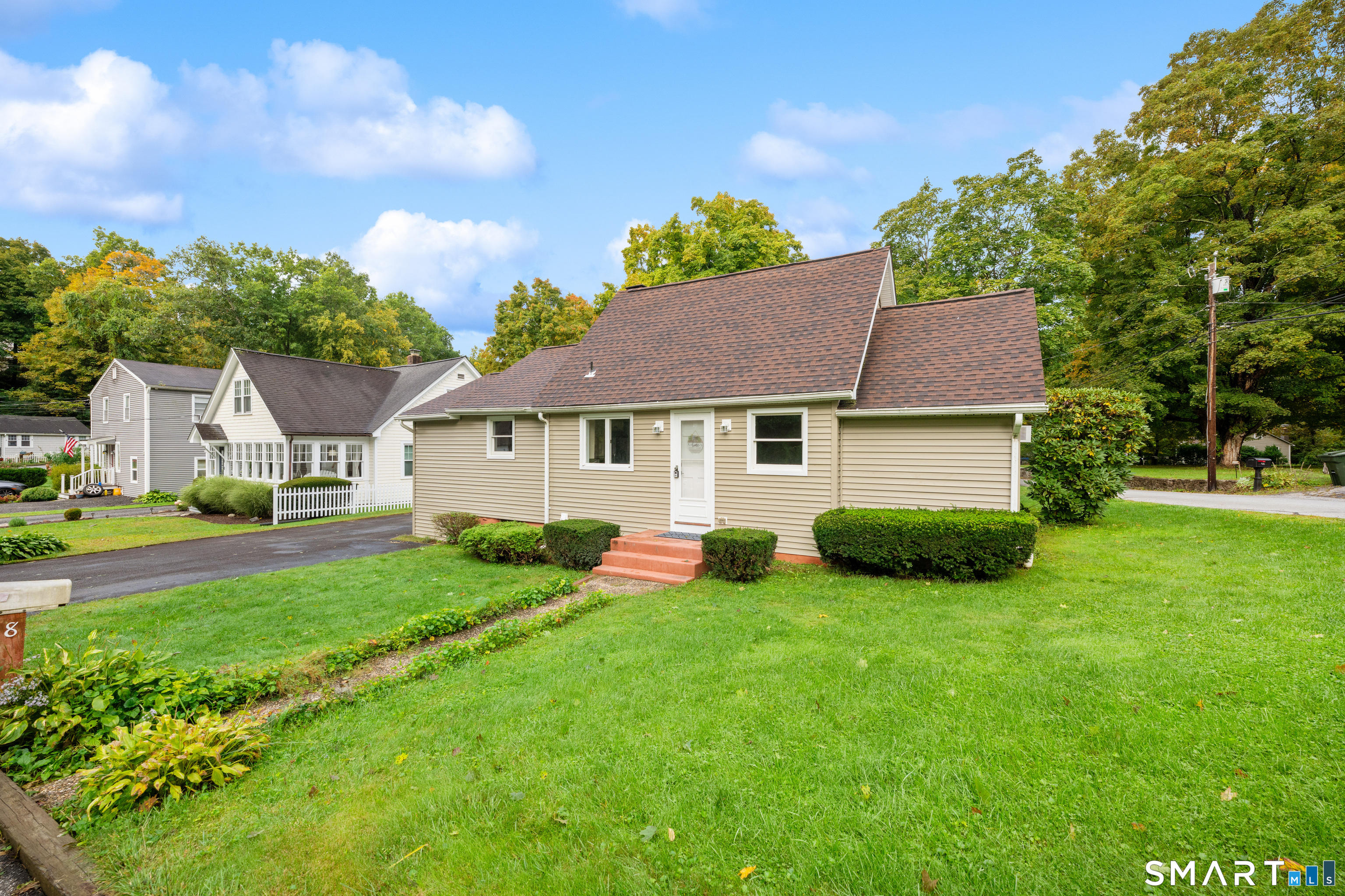 8 Hillside Road Property Photo 1