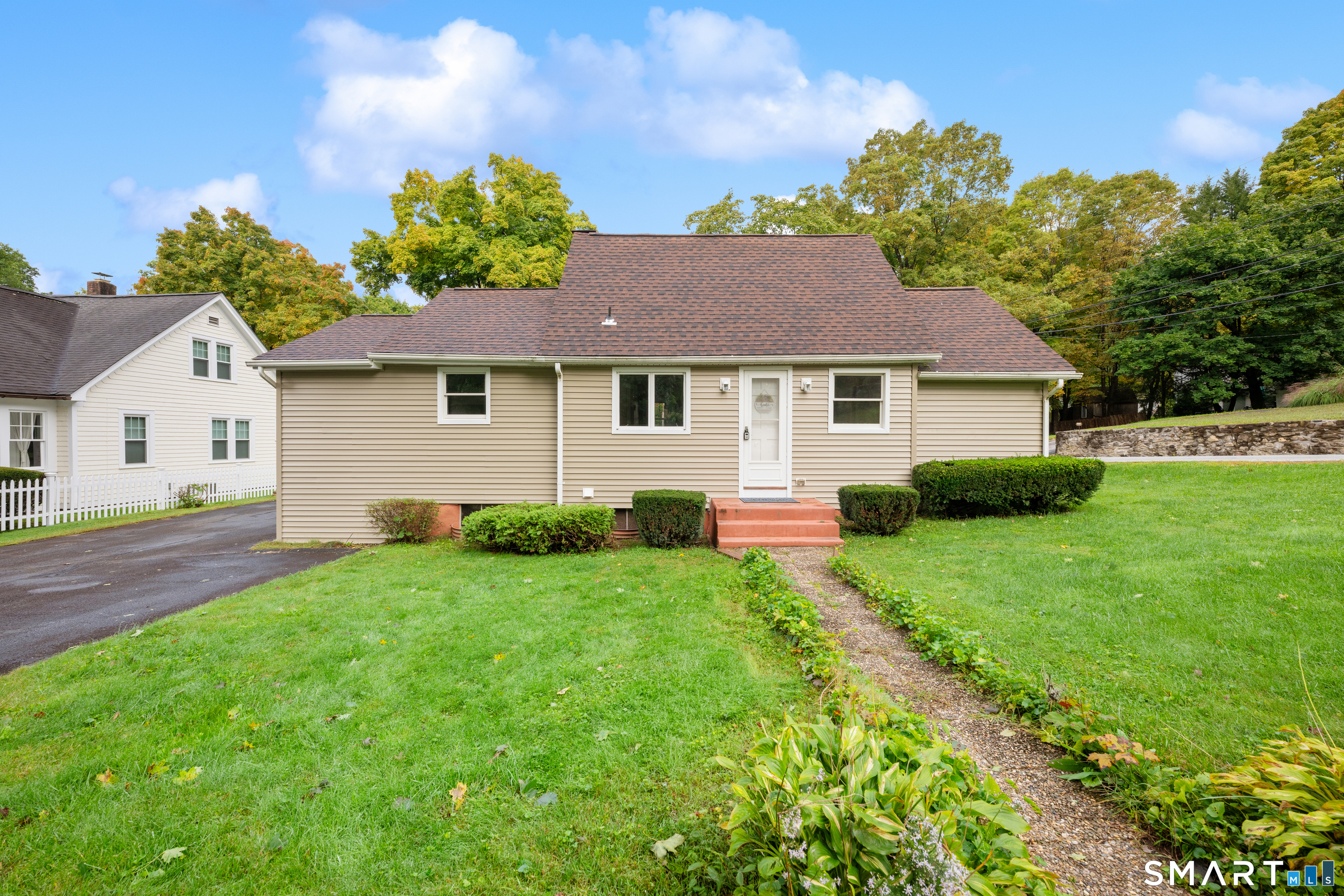 8 Hillside Road Property Photo 2