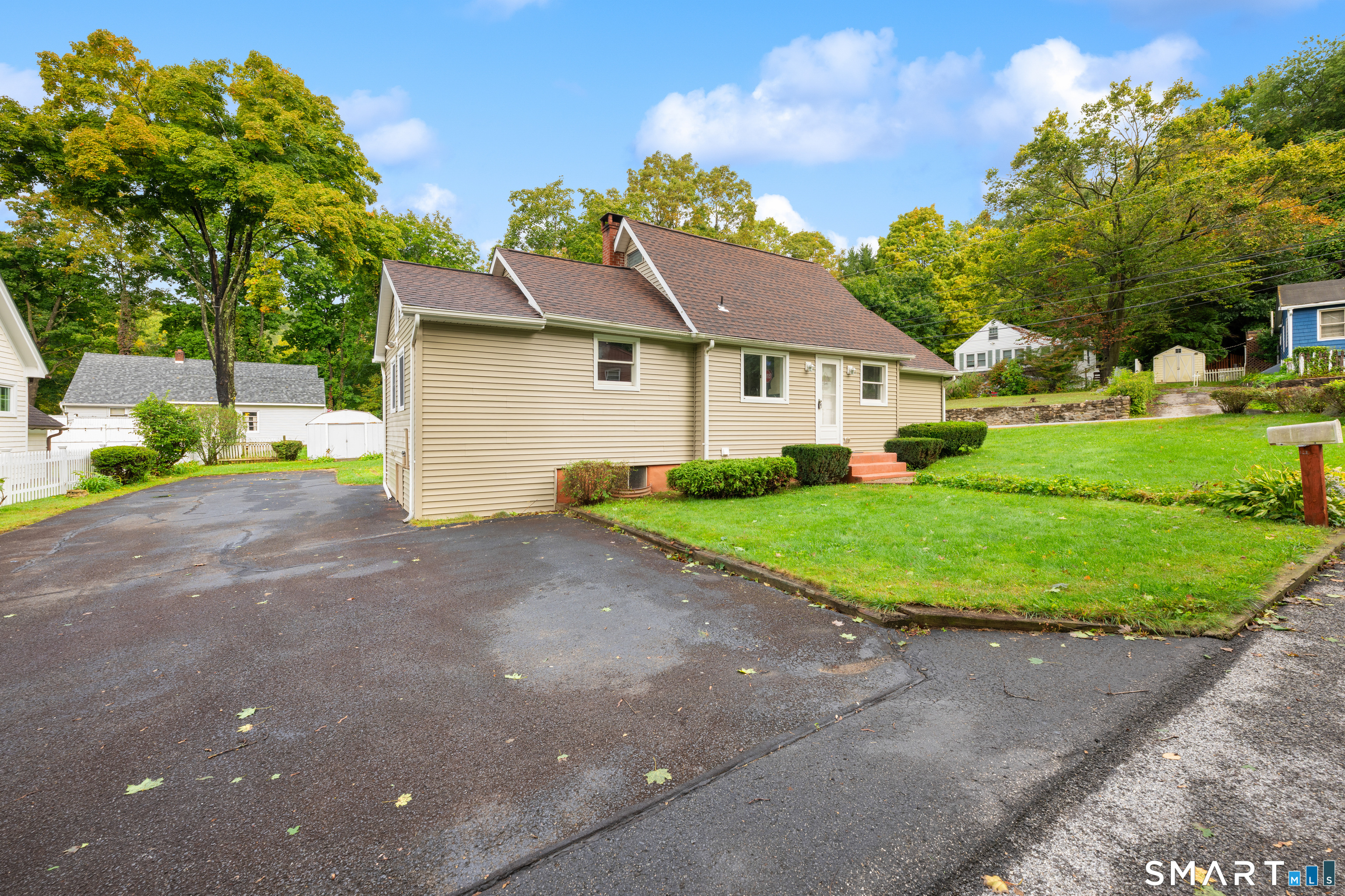 8 Hillside Road Property Photo 3