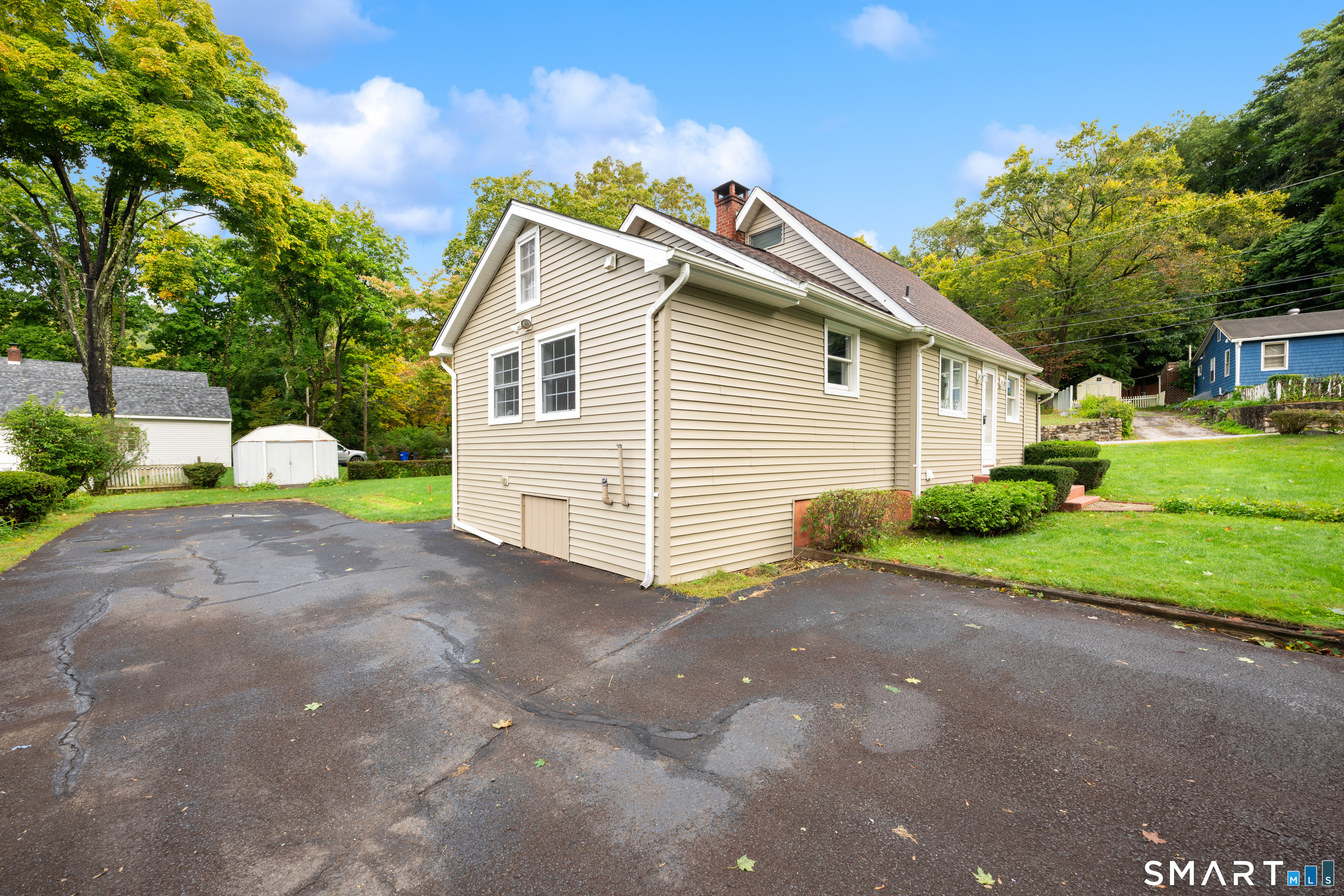 8 Hillside Road Property Photo 4