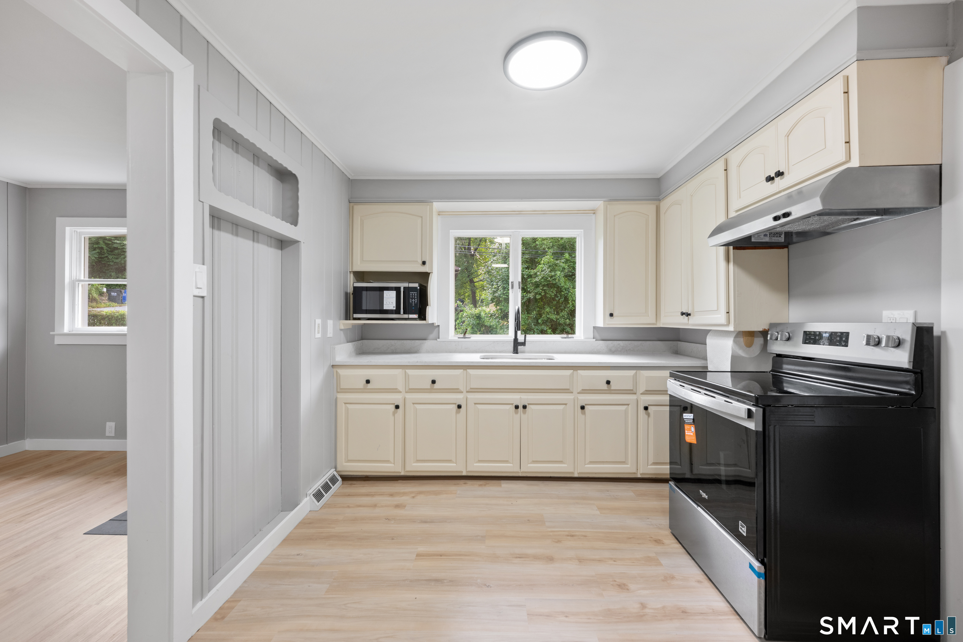 8 Hillside Road Property Photo 6