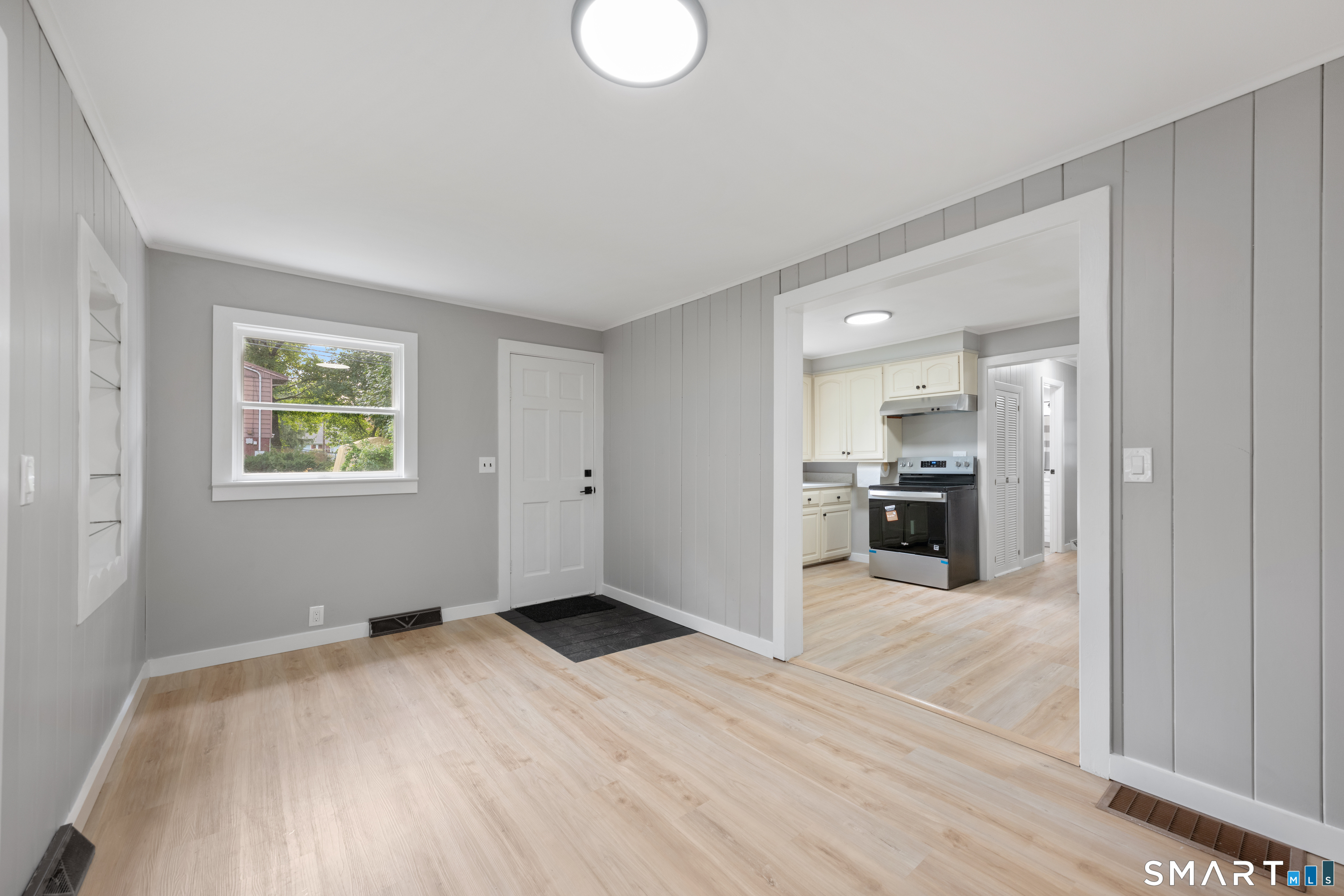 8 Hillside Road Property Photo 10