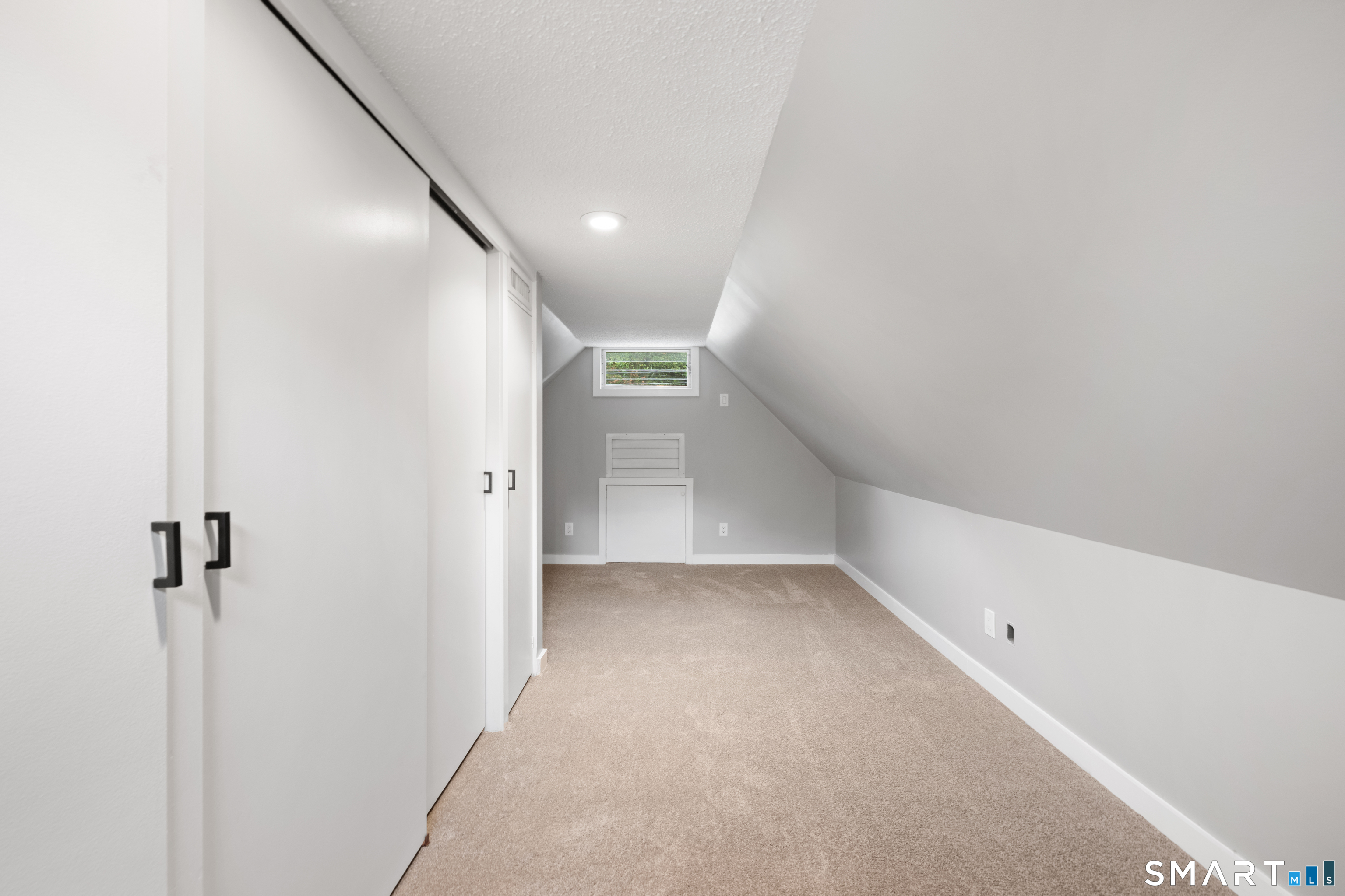 8 Hillside Road Property Photo 18