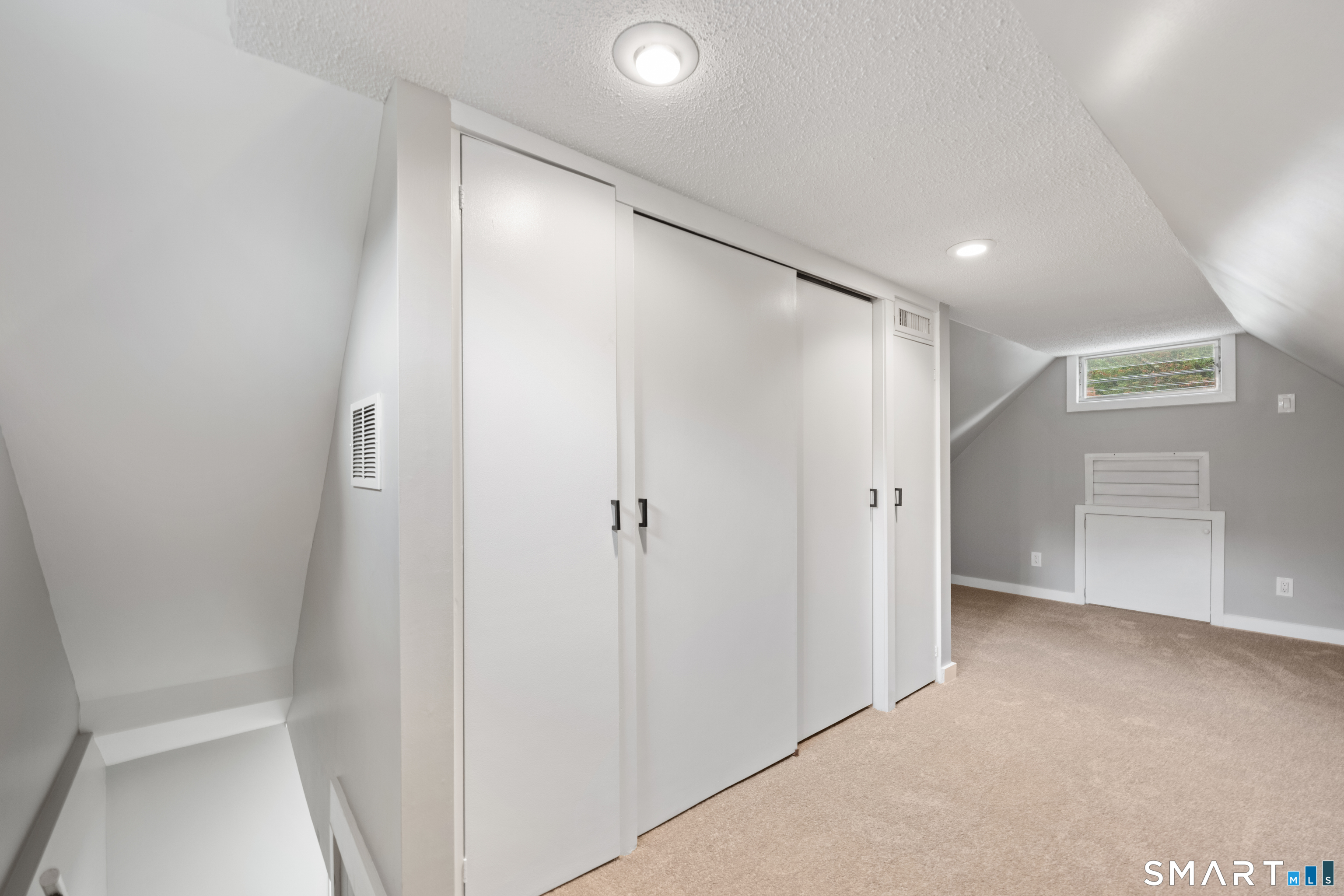 8 Hillside Road Property Photo 19