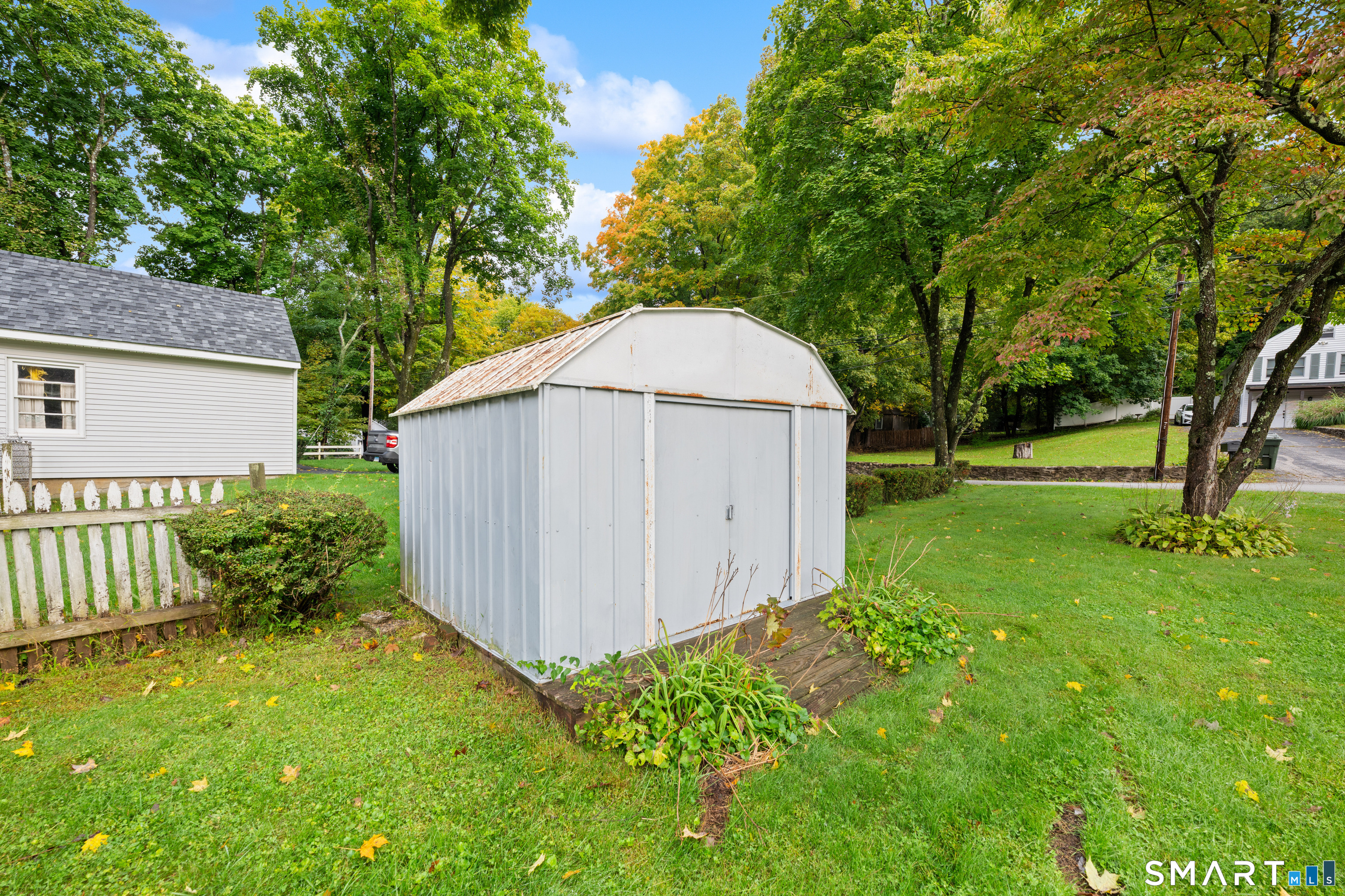 8 Hillside Road Property Photo 28