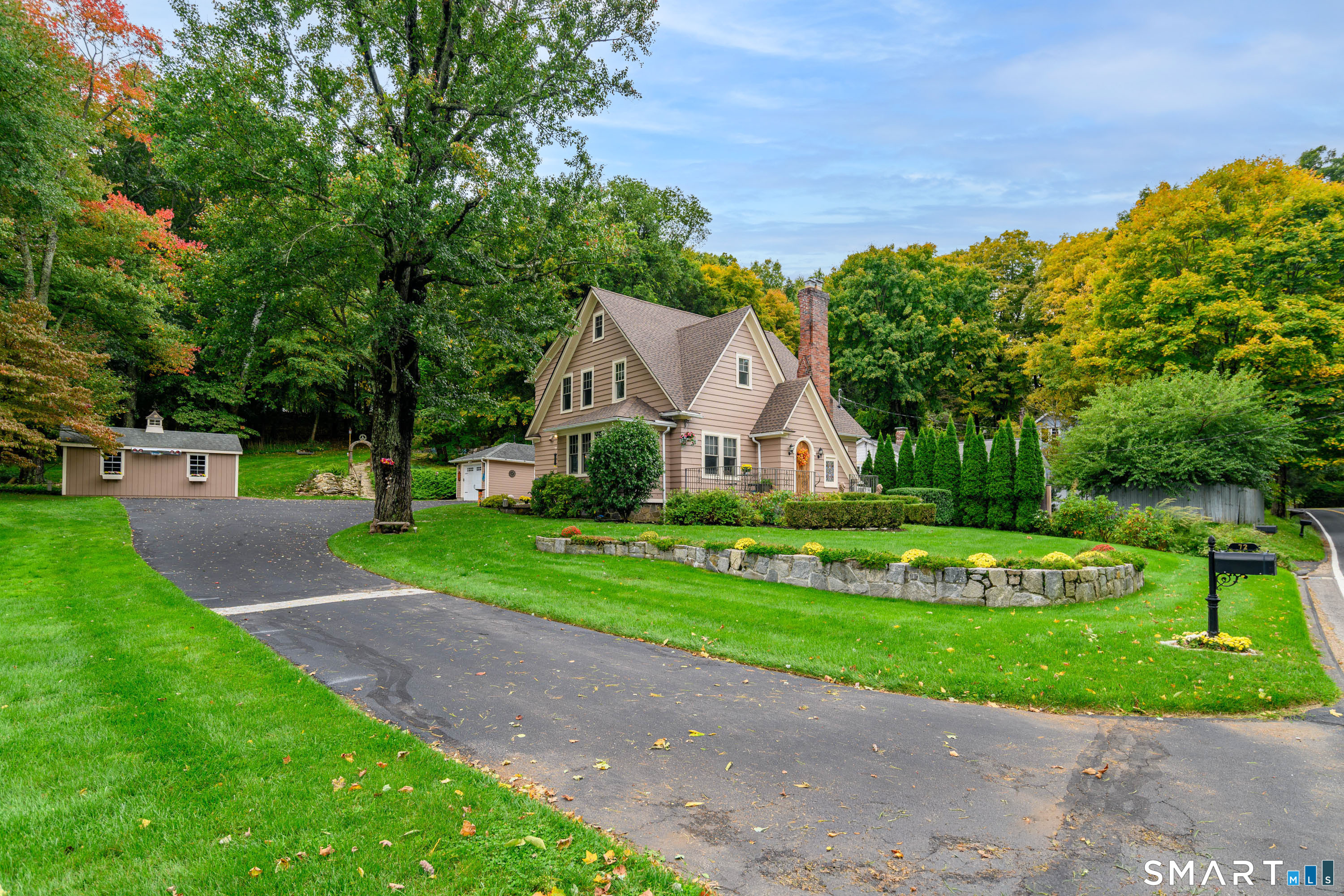 72 Dodgingtown Road Property Photo 1