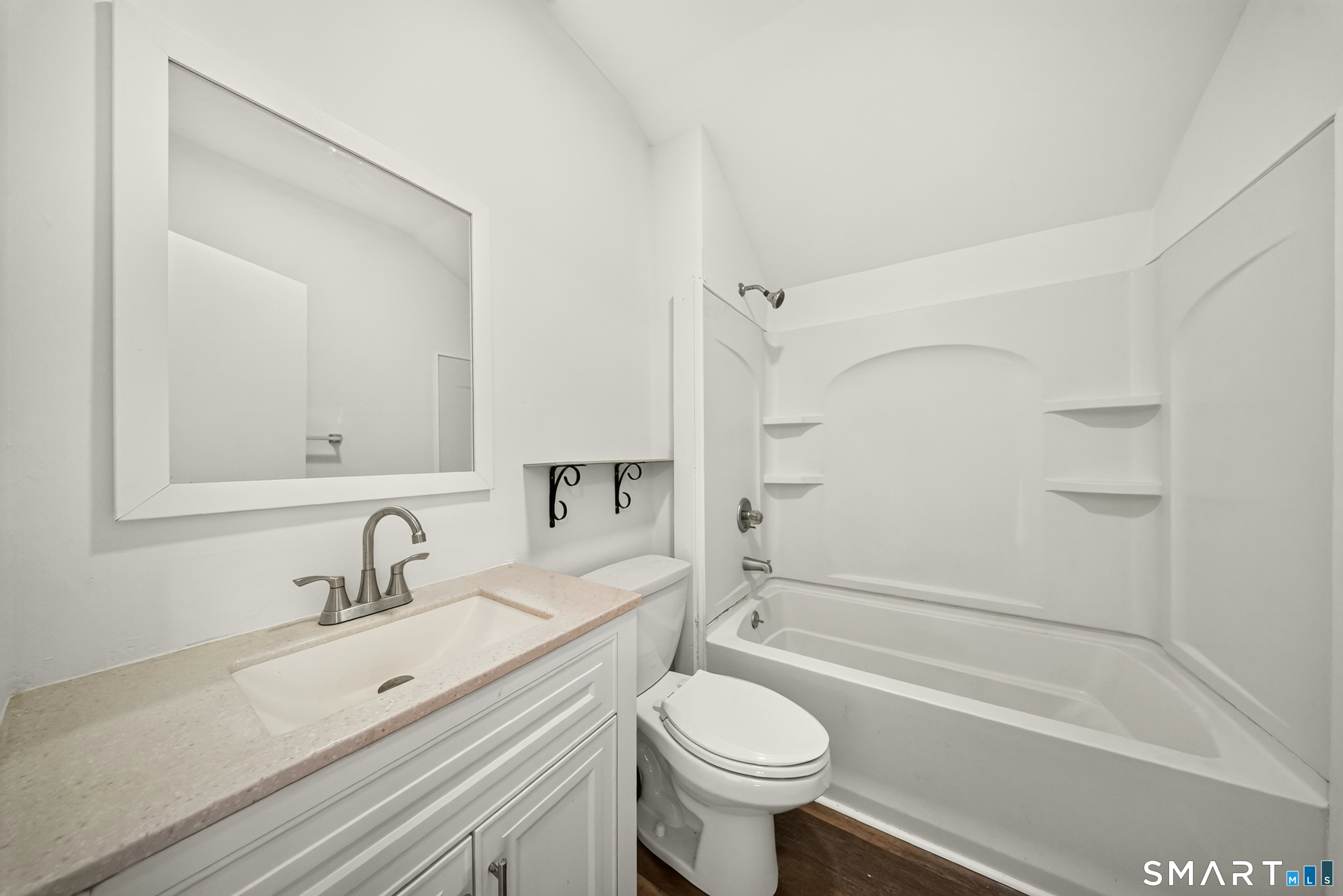 42-46 Hanford Avenue Property Photo 2