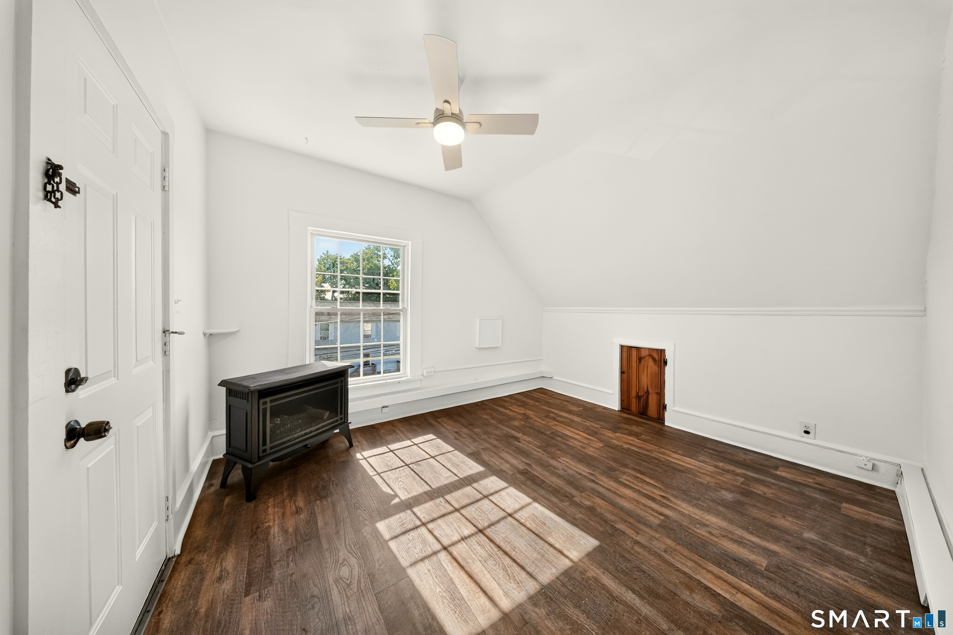 42-46 Hanford Avenue Property Photo 6