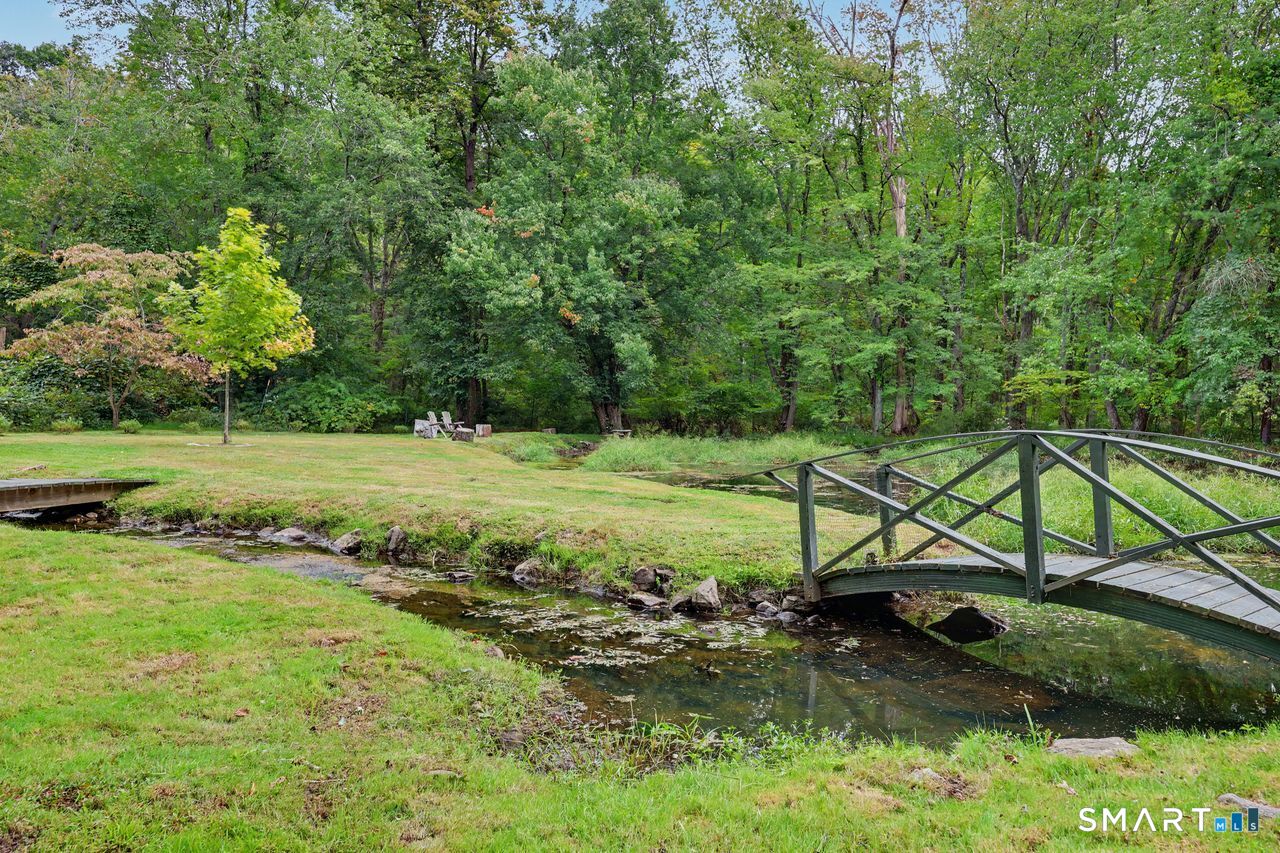 211 Laurel Road Property Photo 5