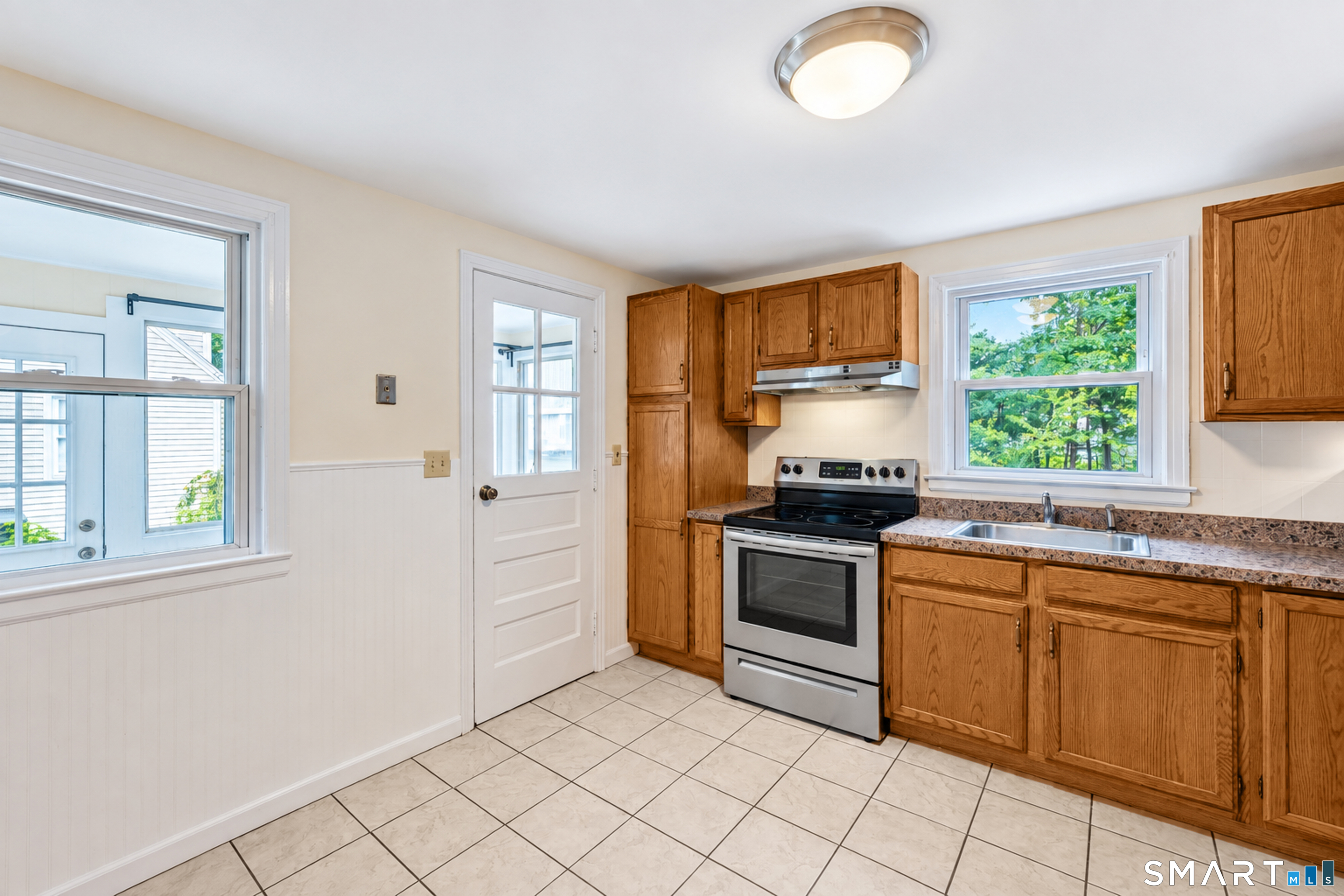 21 Monroe Street Property Photo 8
