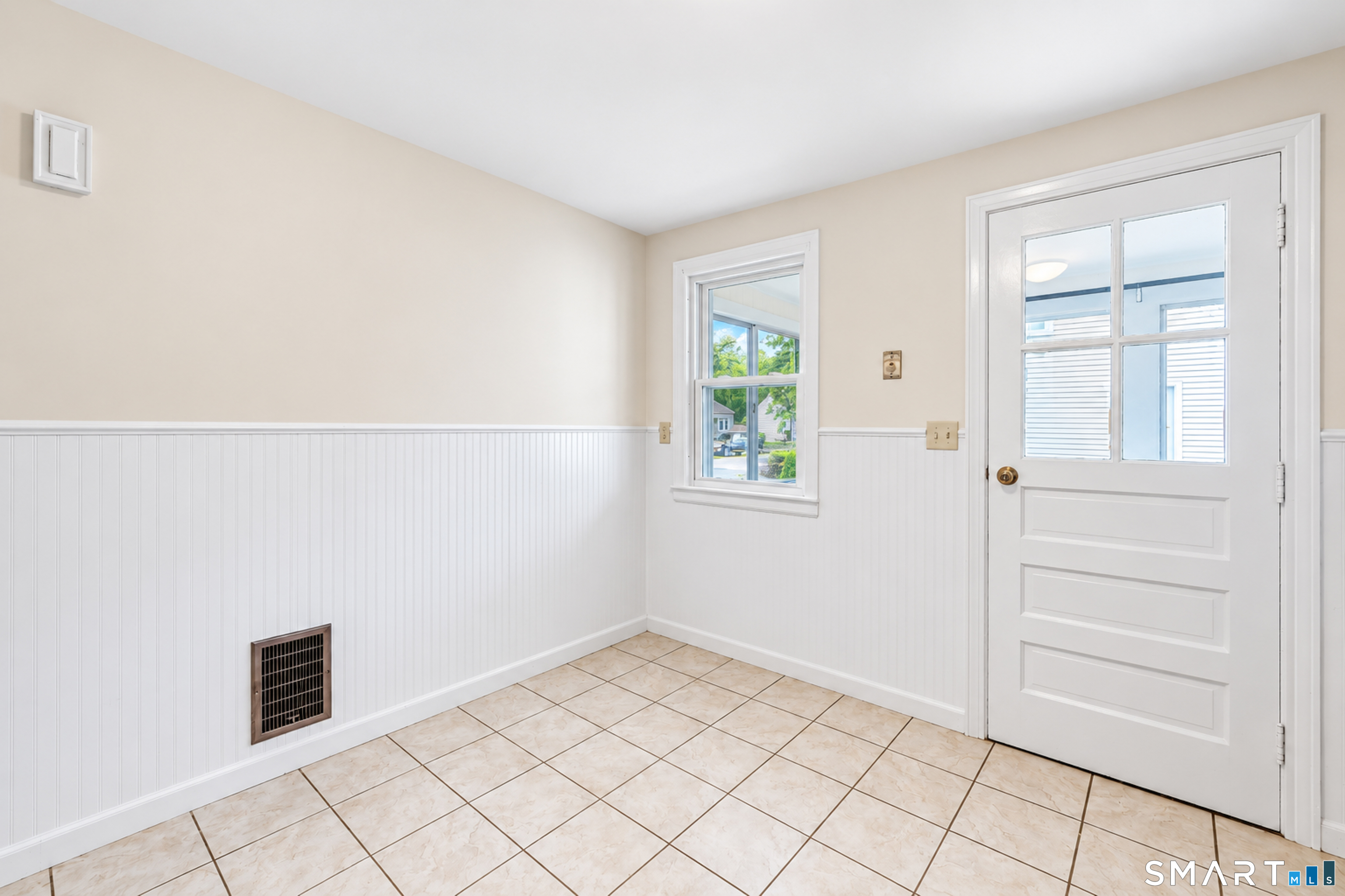 21 Monroe Street Property Photo 9