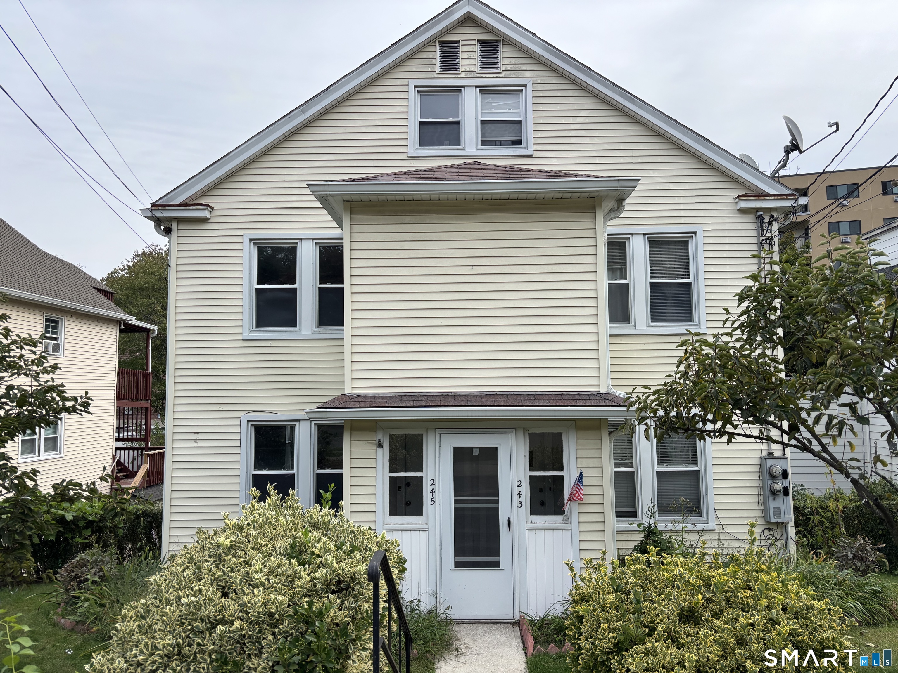 243 Knickerbocker Avenue Property Photo 1
