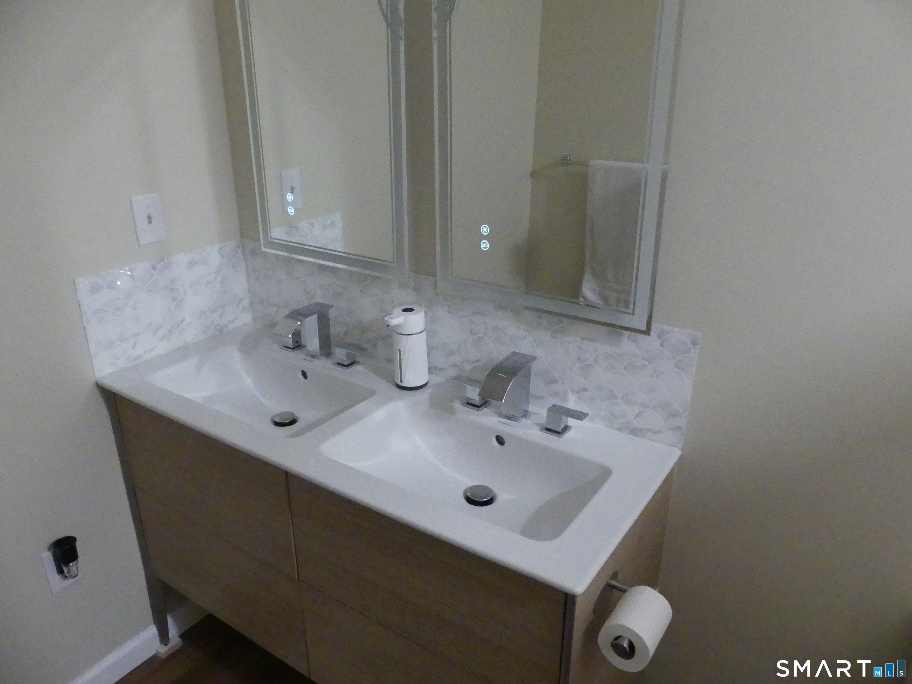 320 Jerome Avenue Property Photo 12