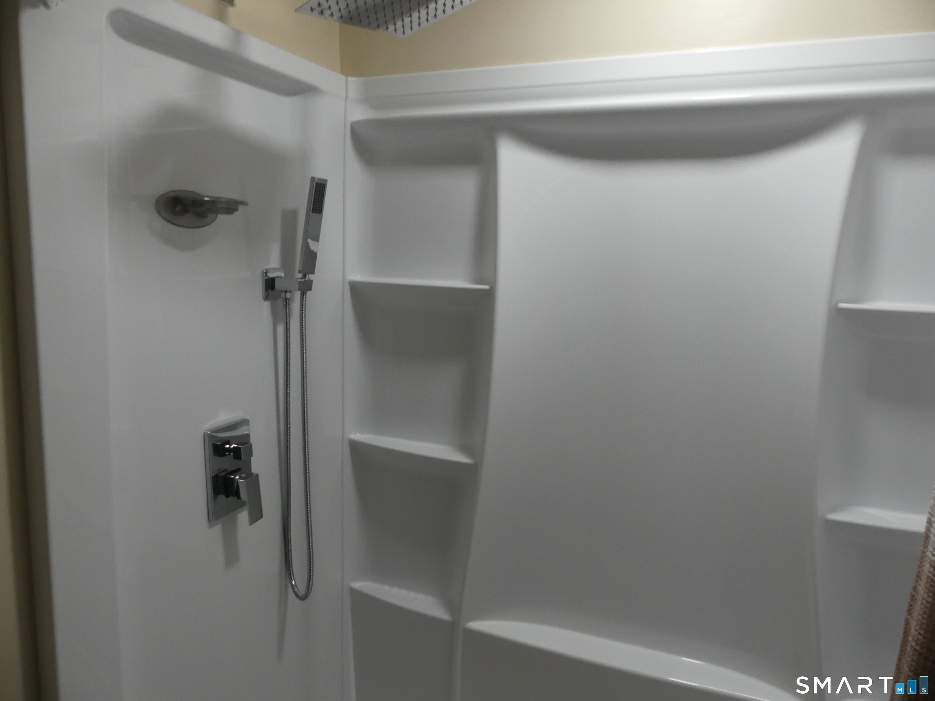 320 Jerome Avenue Property Photo 14