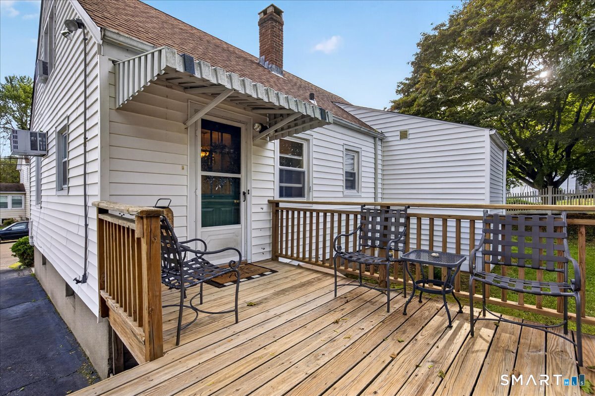 96 Van Street Property Photo 32