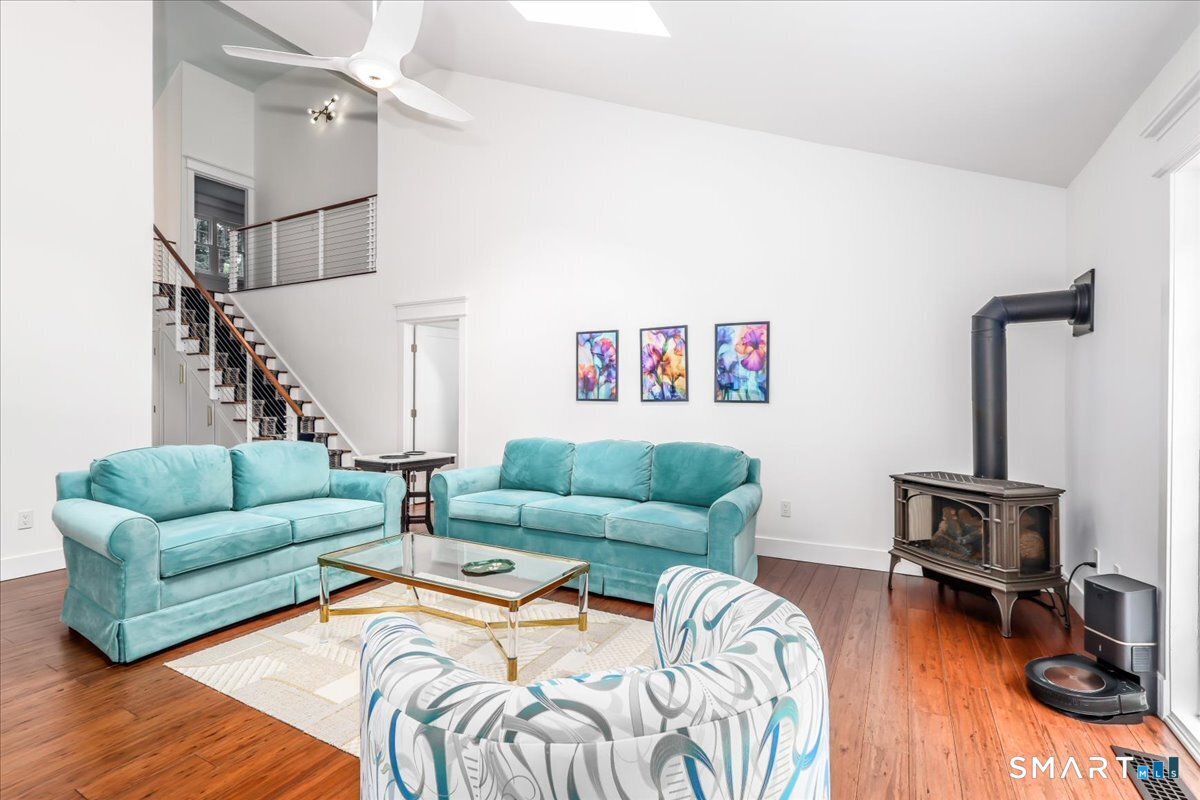 24210525 Property Photo 8