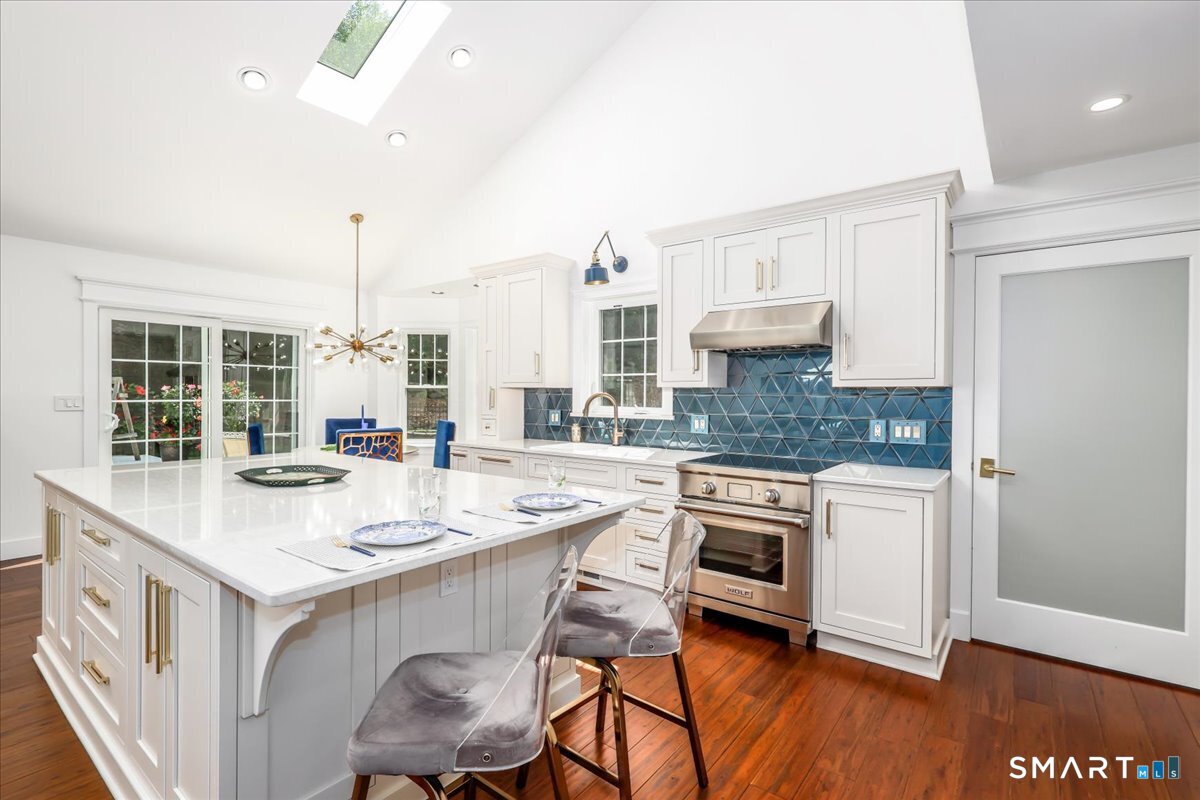 24210525 Property Photo 9