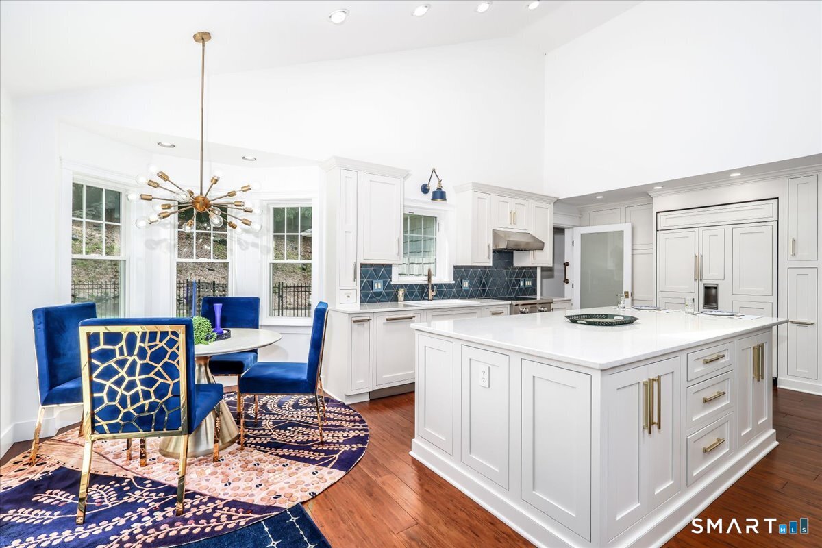 24210525 Property Photo 10