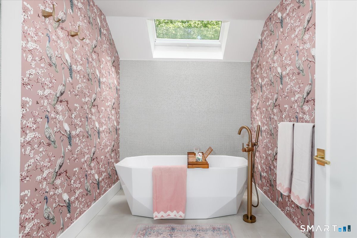 24210525 Property Photo 14