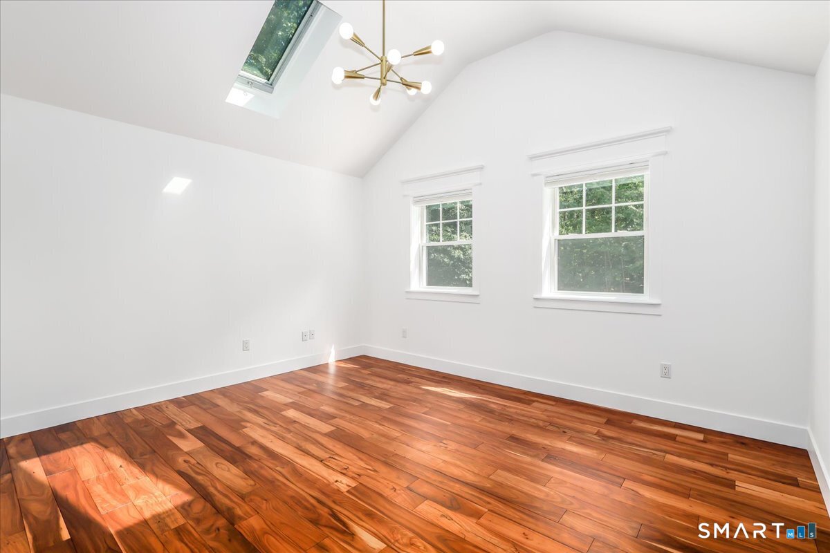 24210525 Property Photo 17