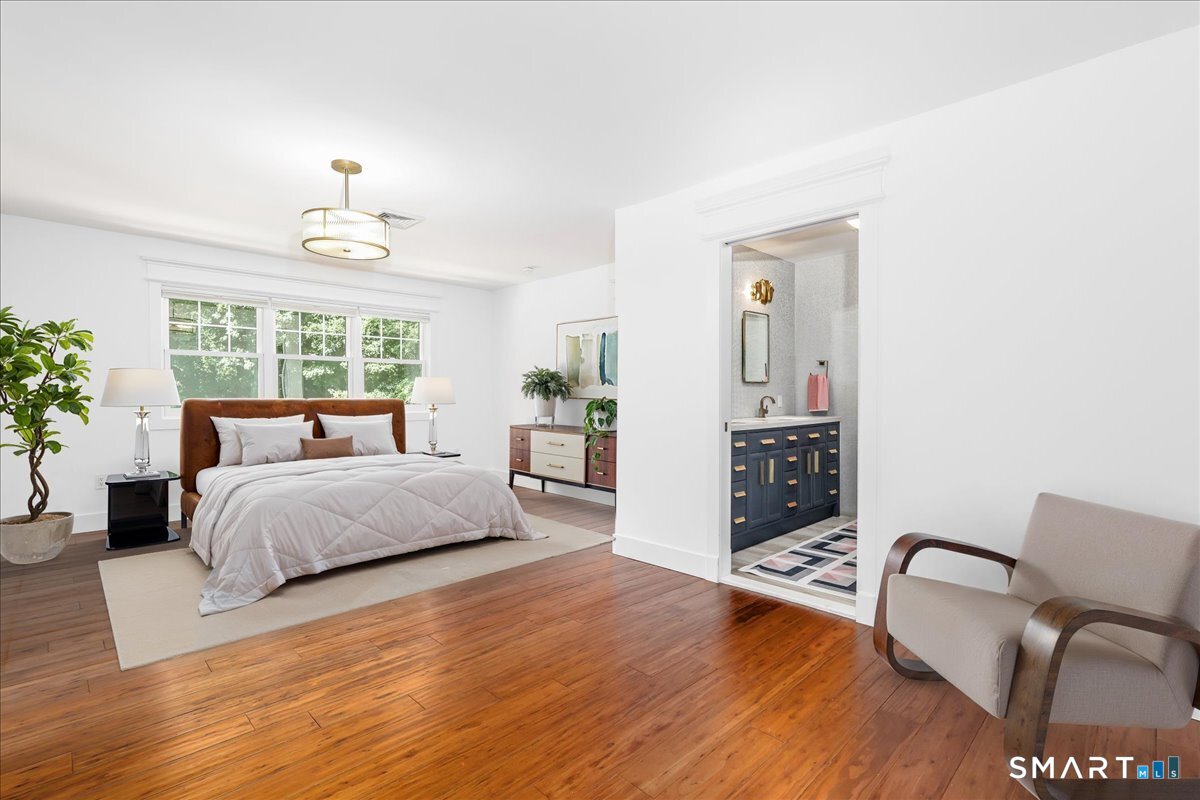 24210525 Property Photo 22